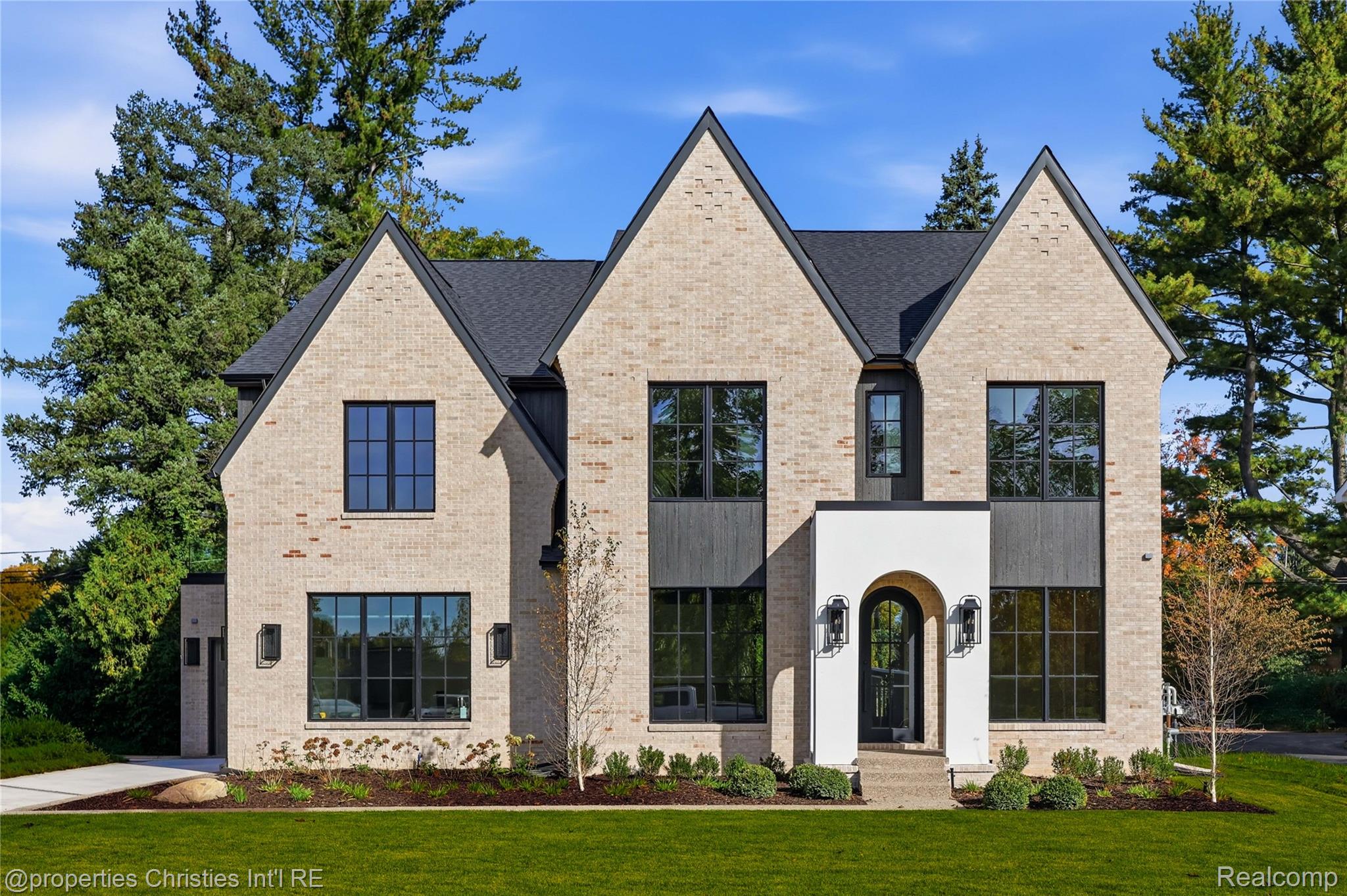 1570 Northlawn BLVD