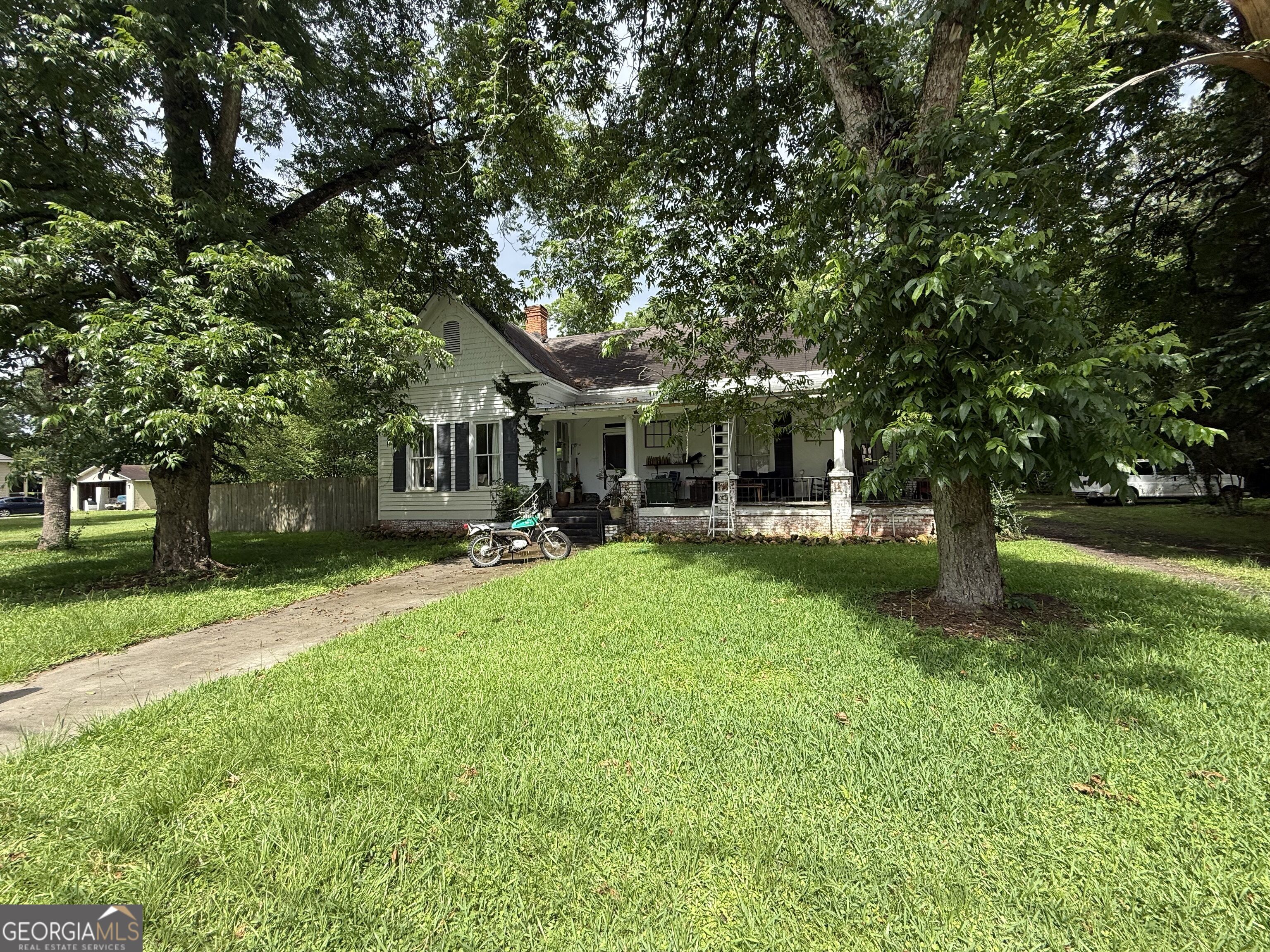 121 S Bailey Avenue