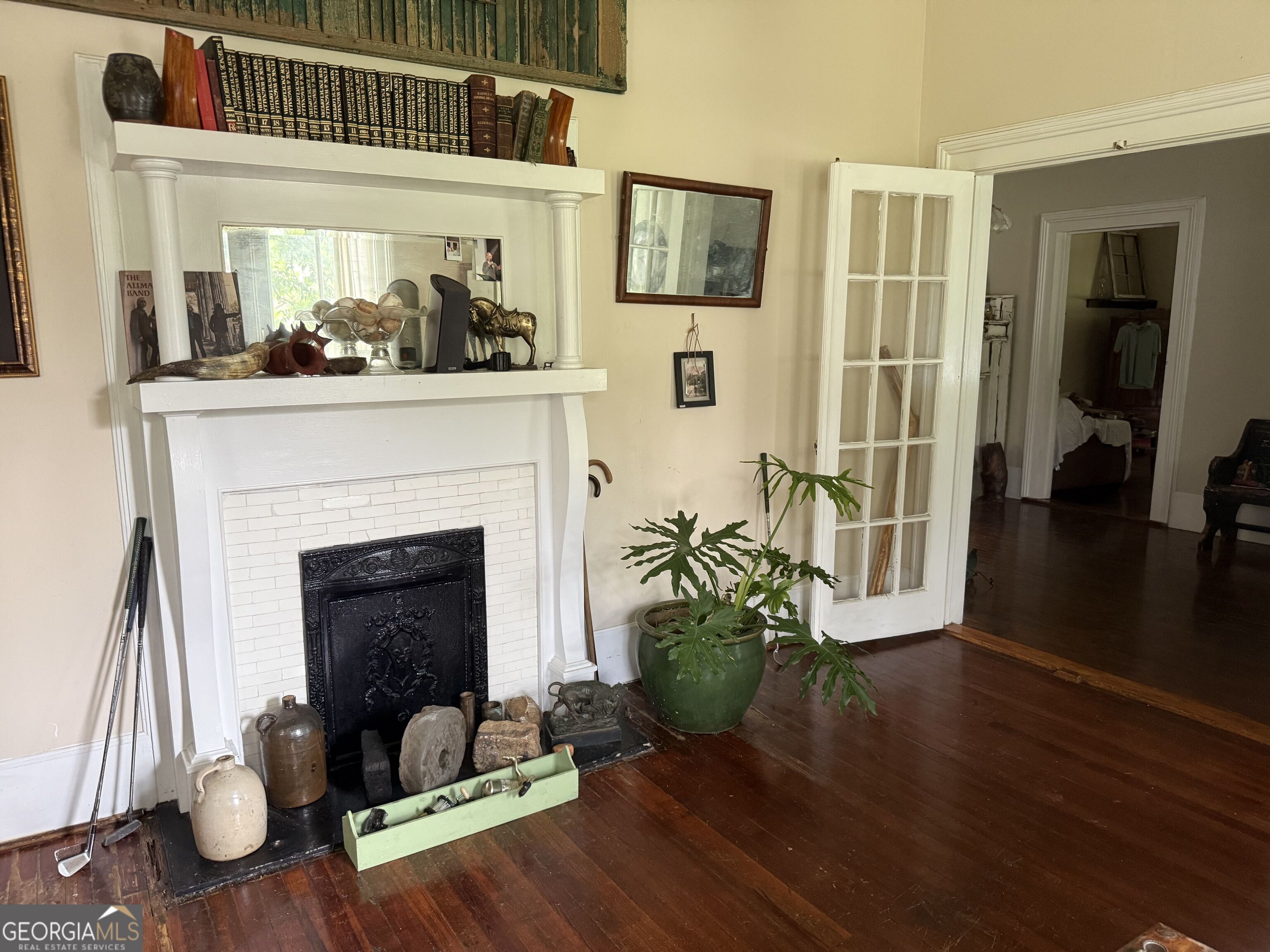 121 S Bailey Avenue