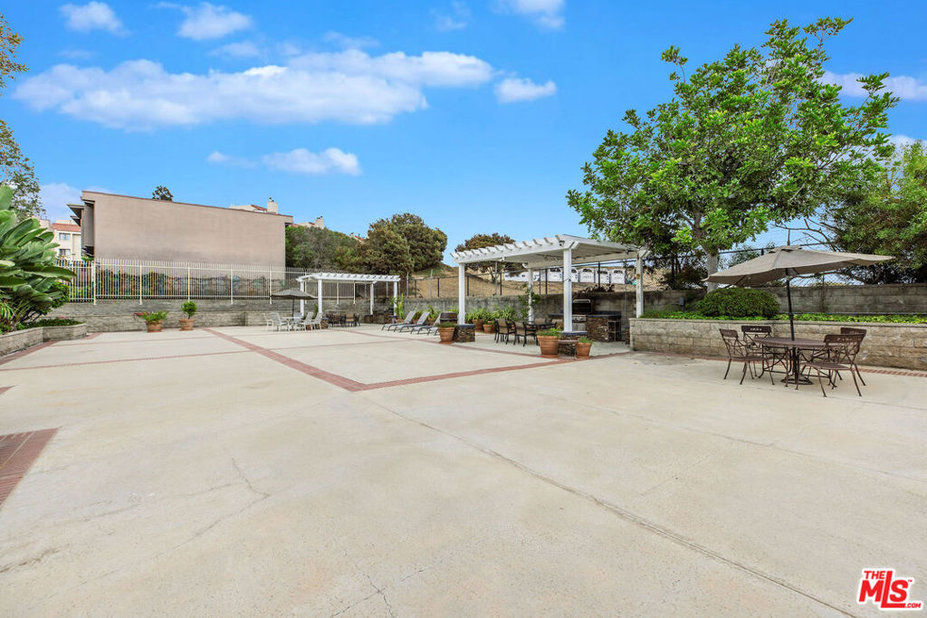 8828 Pershing Drive 112
