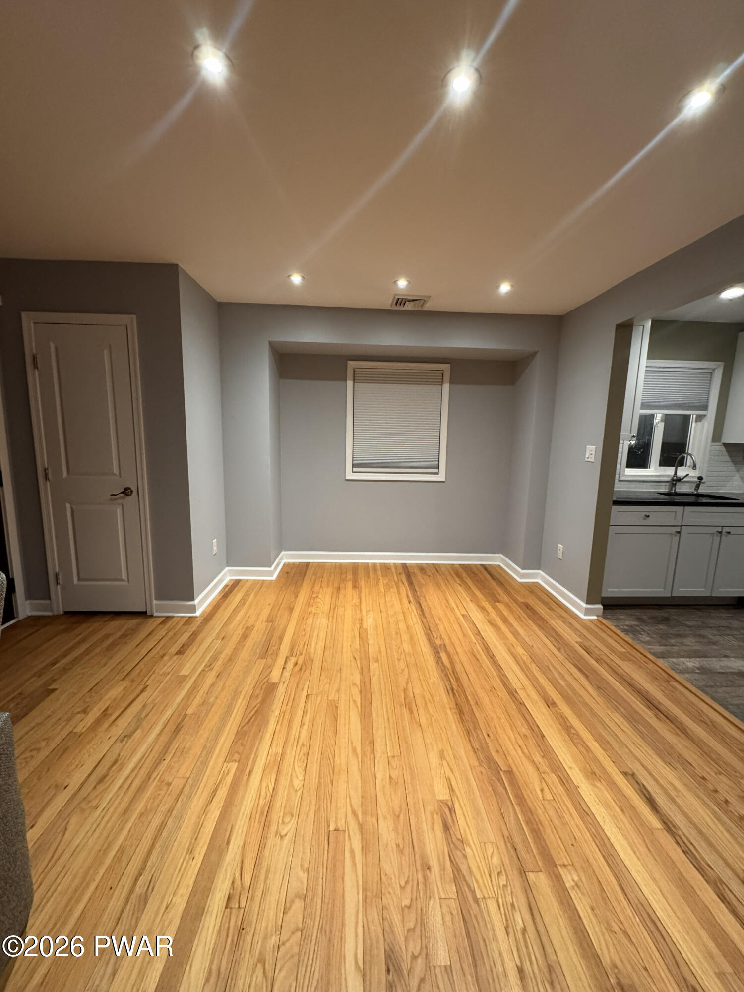 200 Avenue H