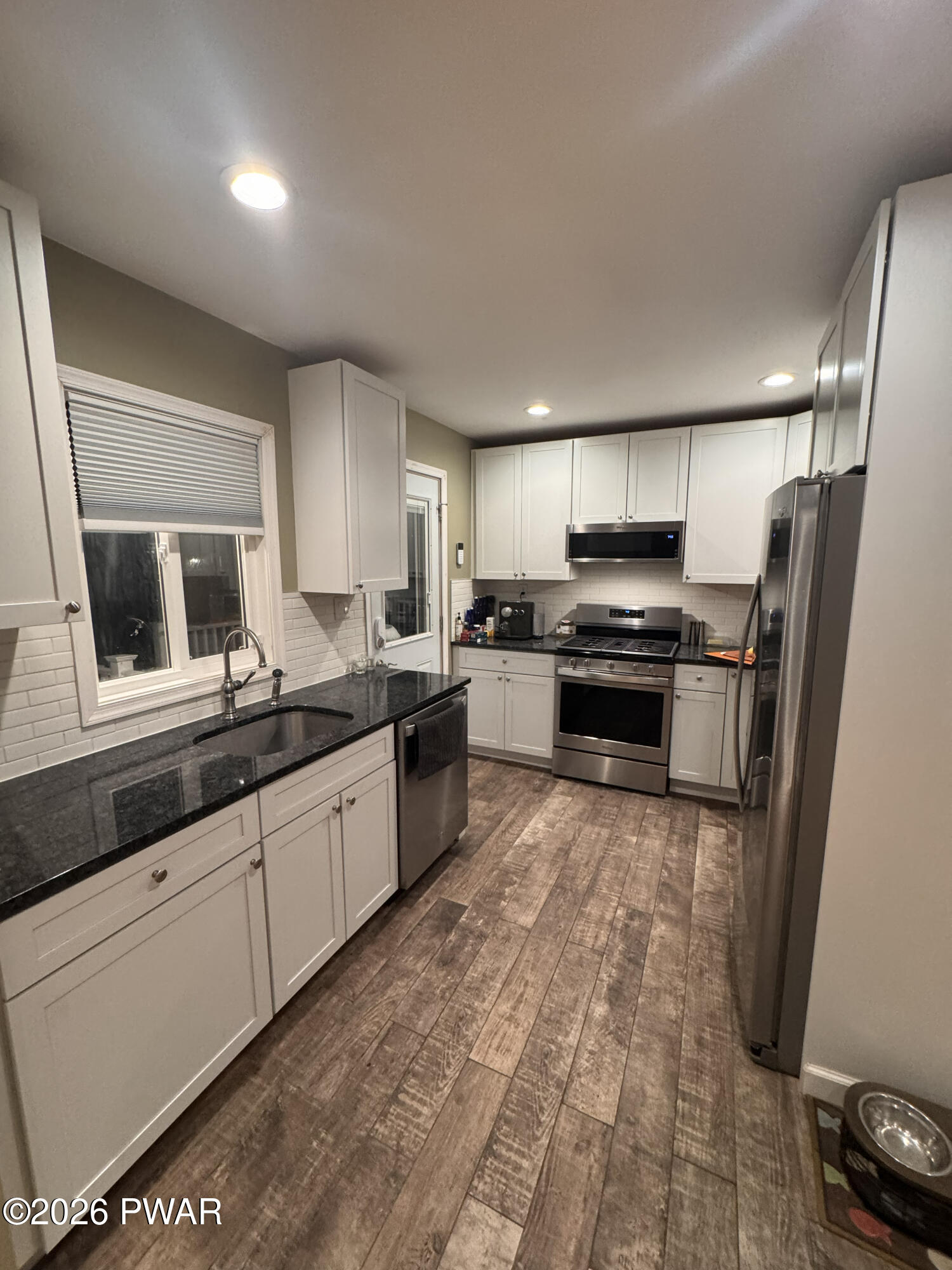 200 Avenue H