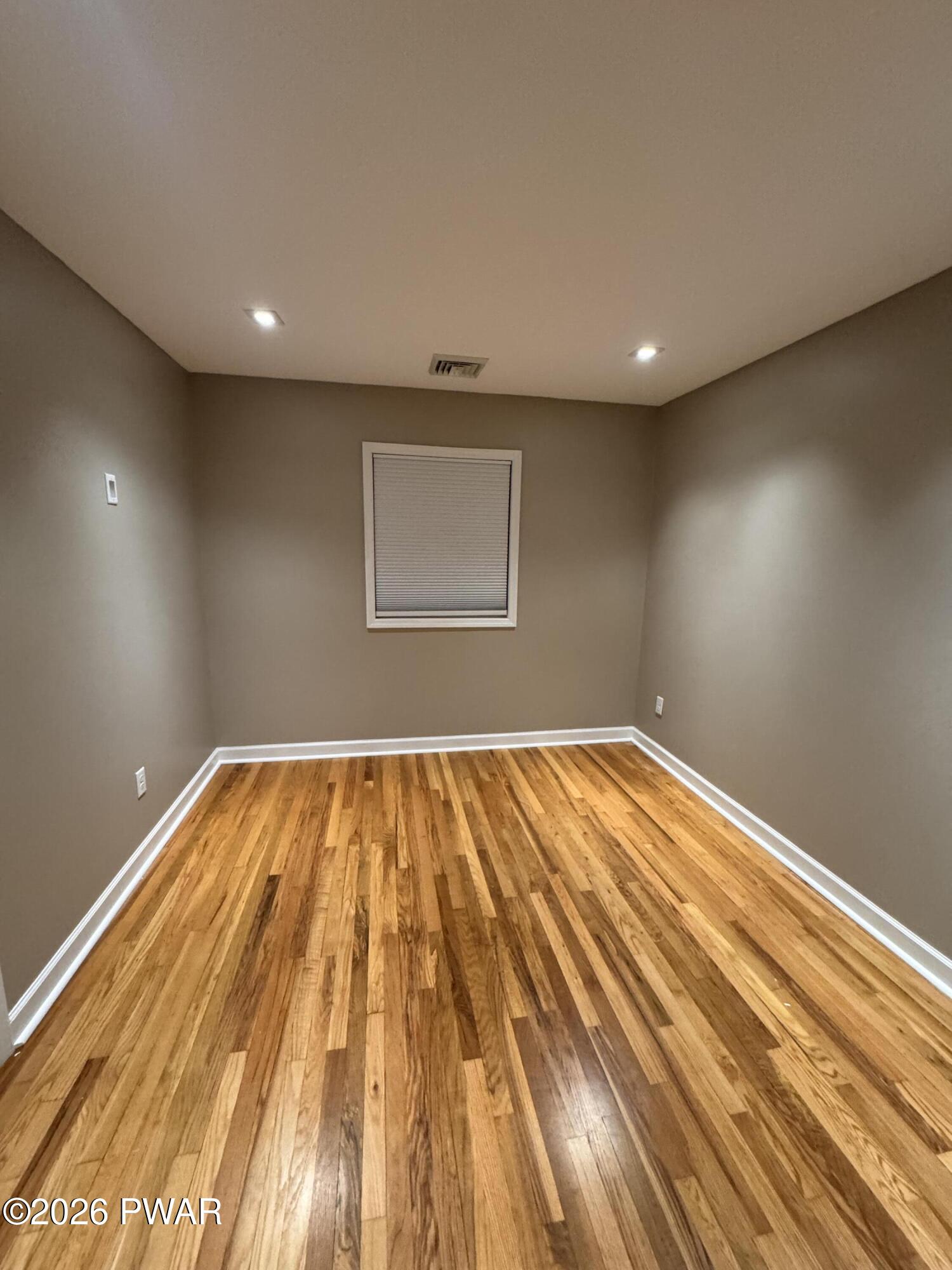 200 Avenue H
