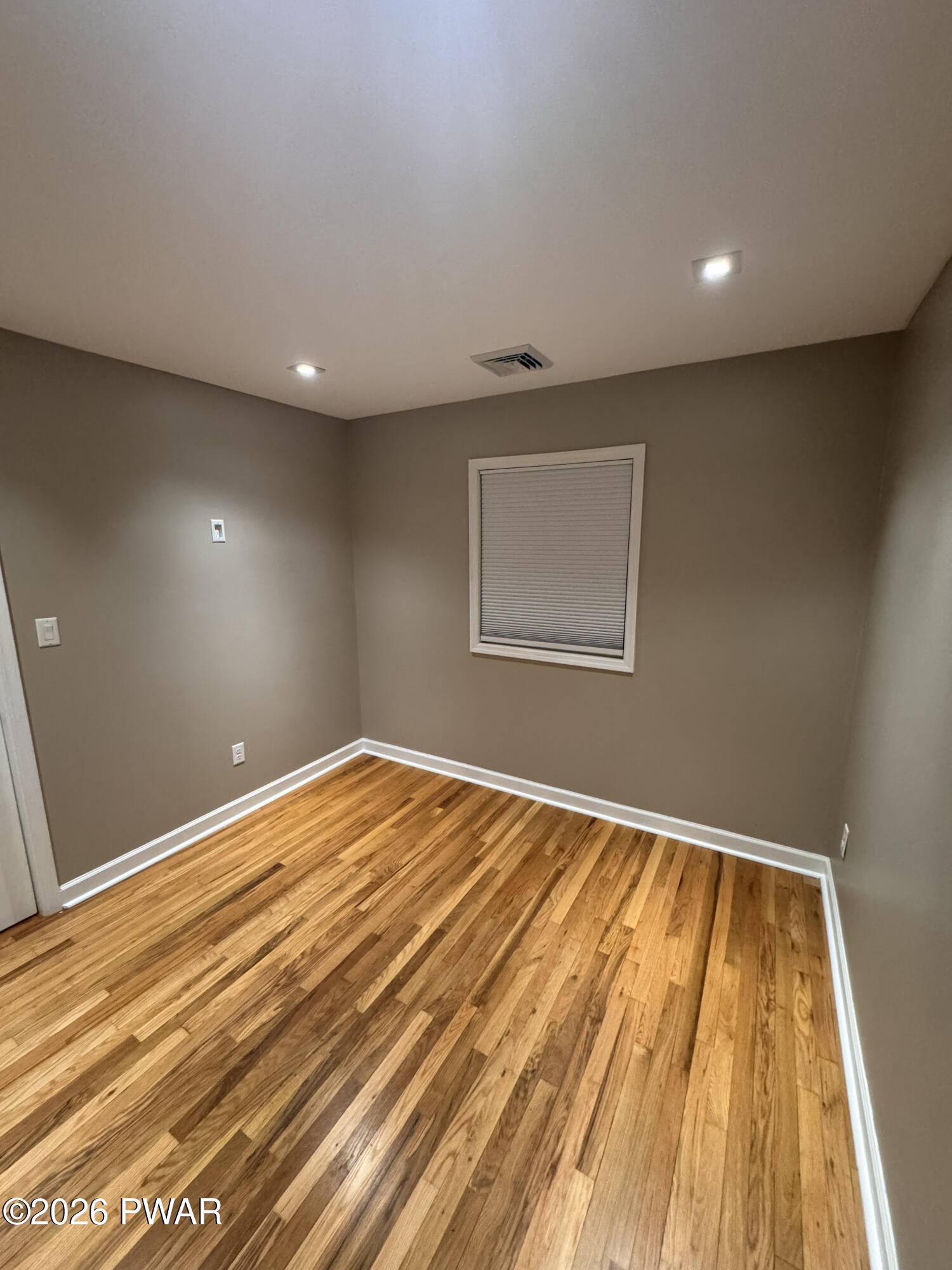 200 Avenue H