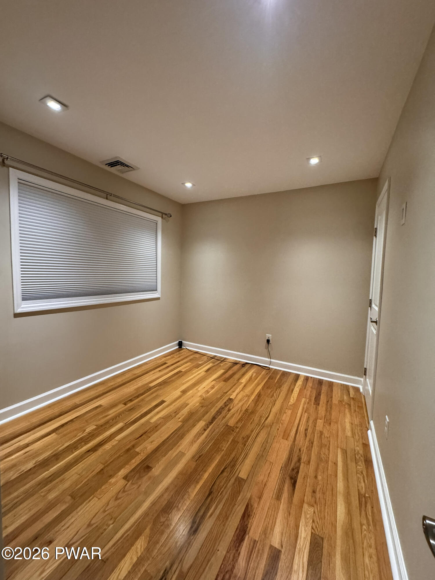 200 Avenue H