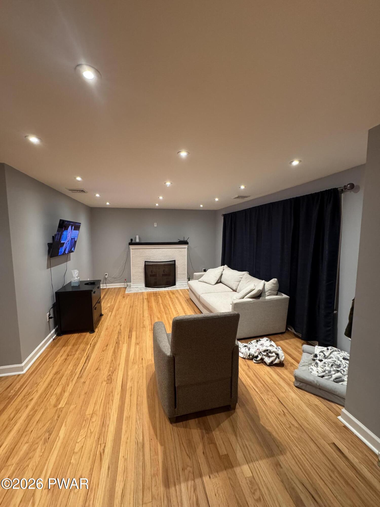 200 Avenue H