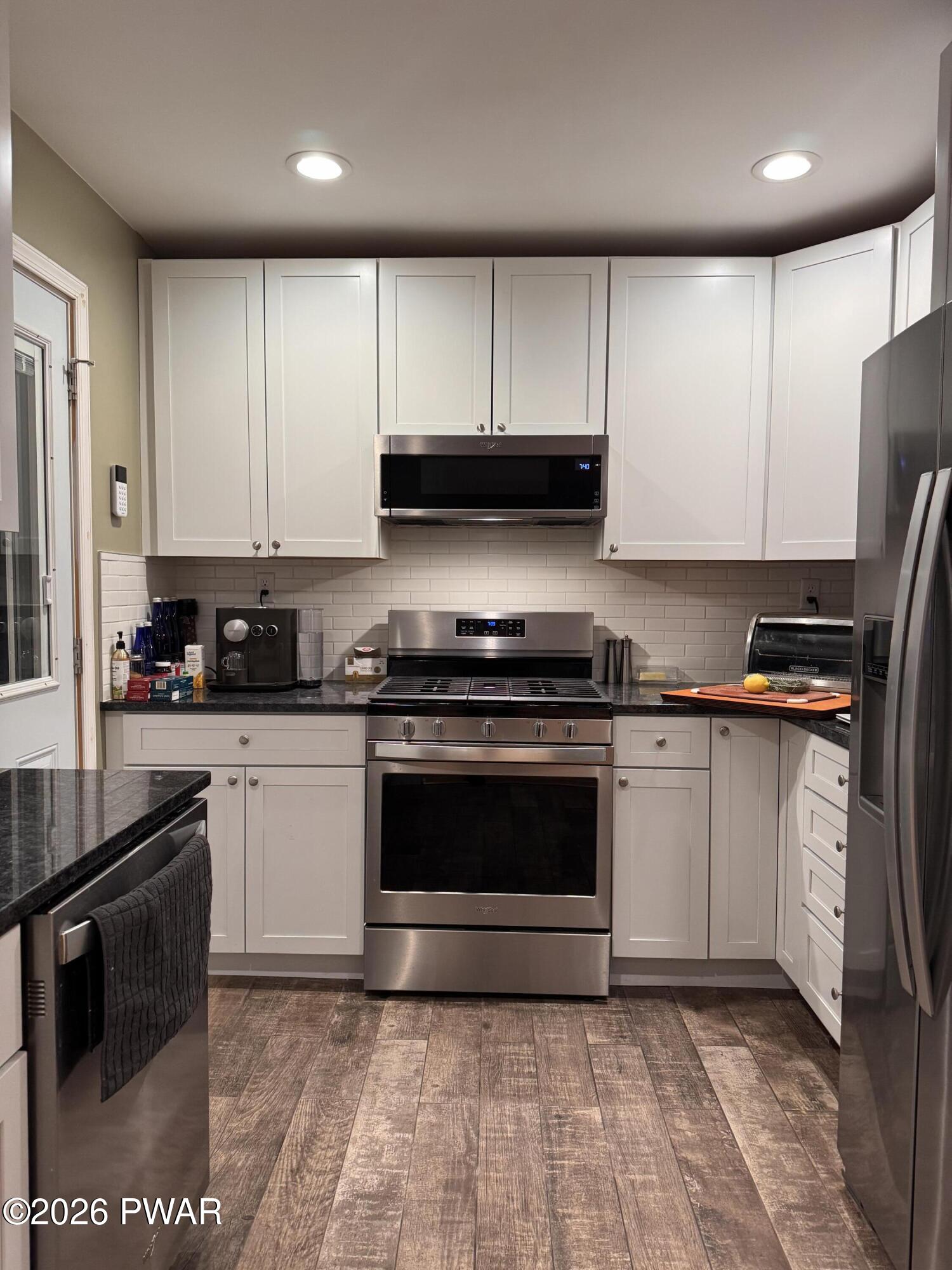 200 Avenue H