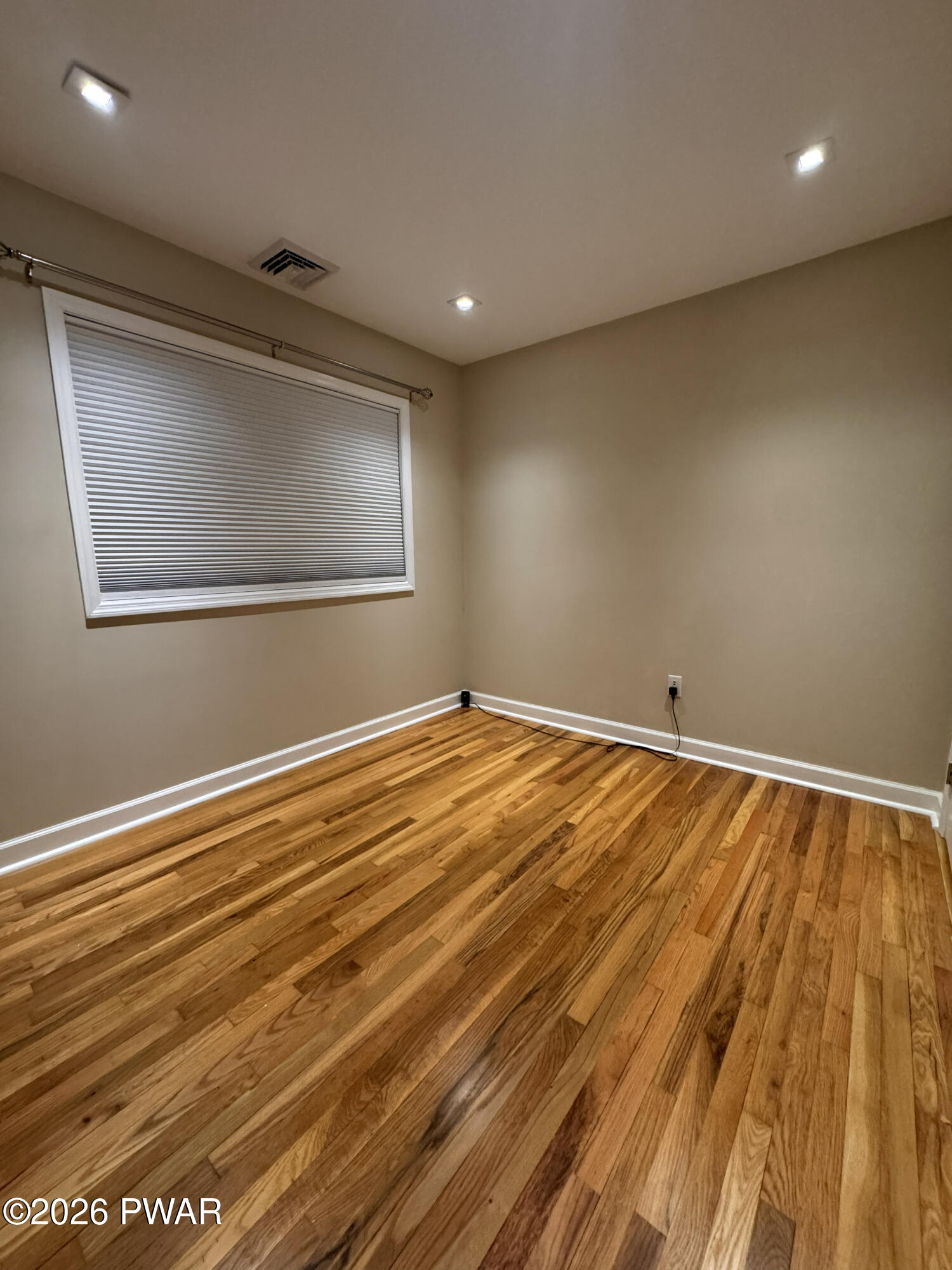 200 Avenue H