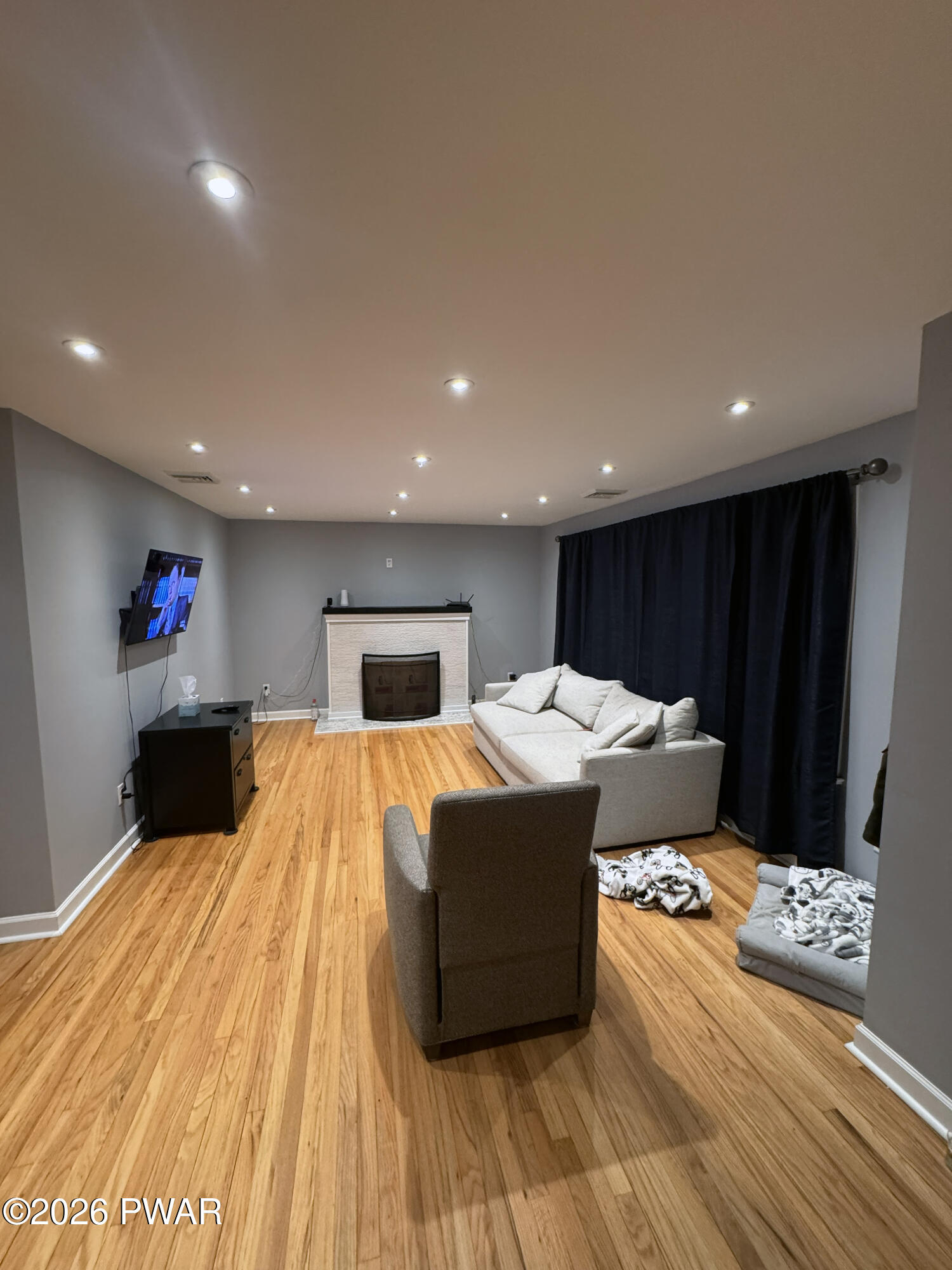 200 Avenue H