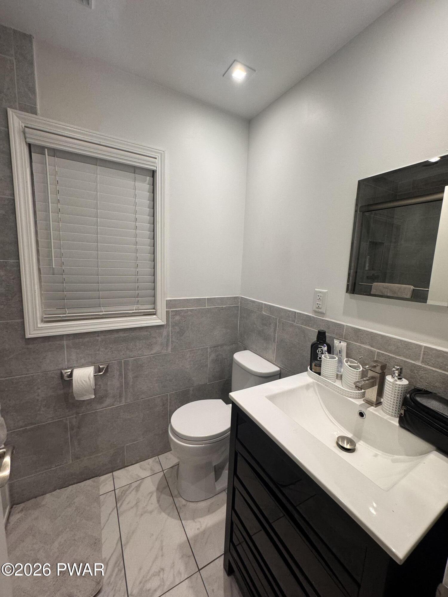 200 Avenue H