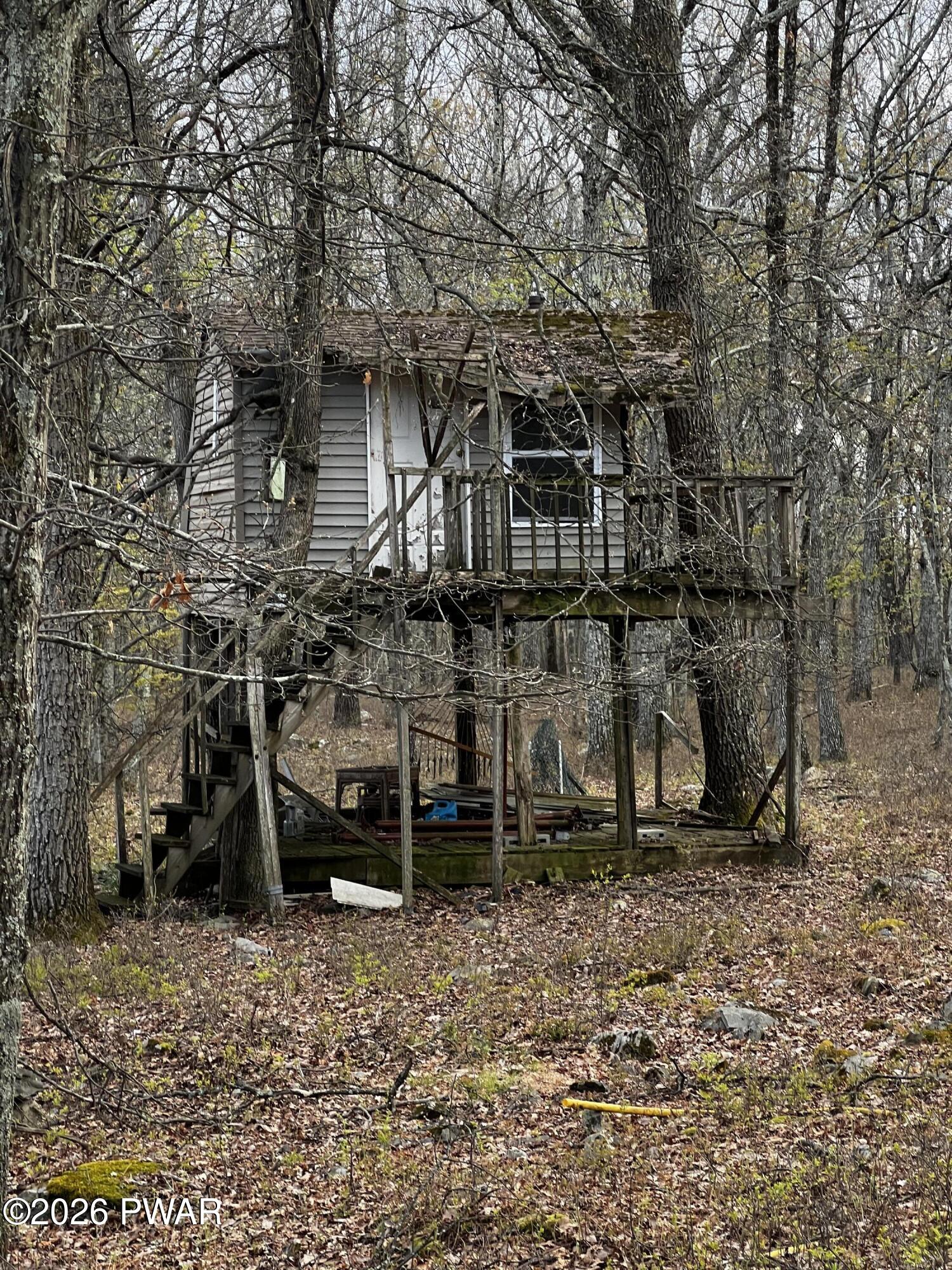 2121 Oaktree Lane
