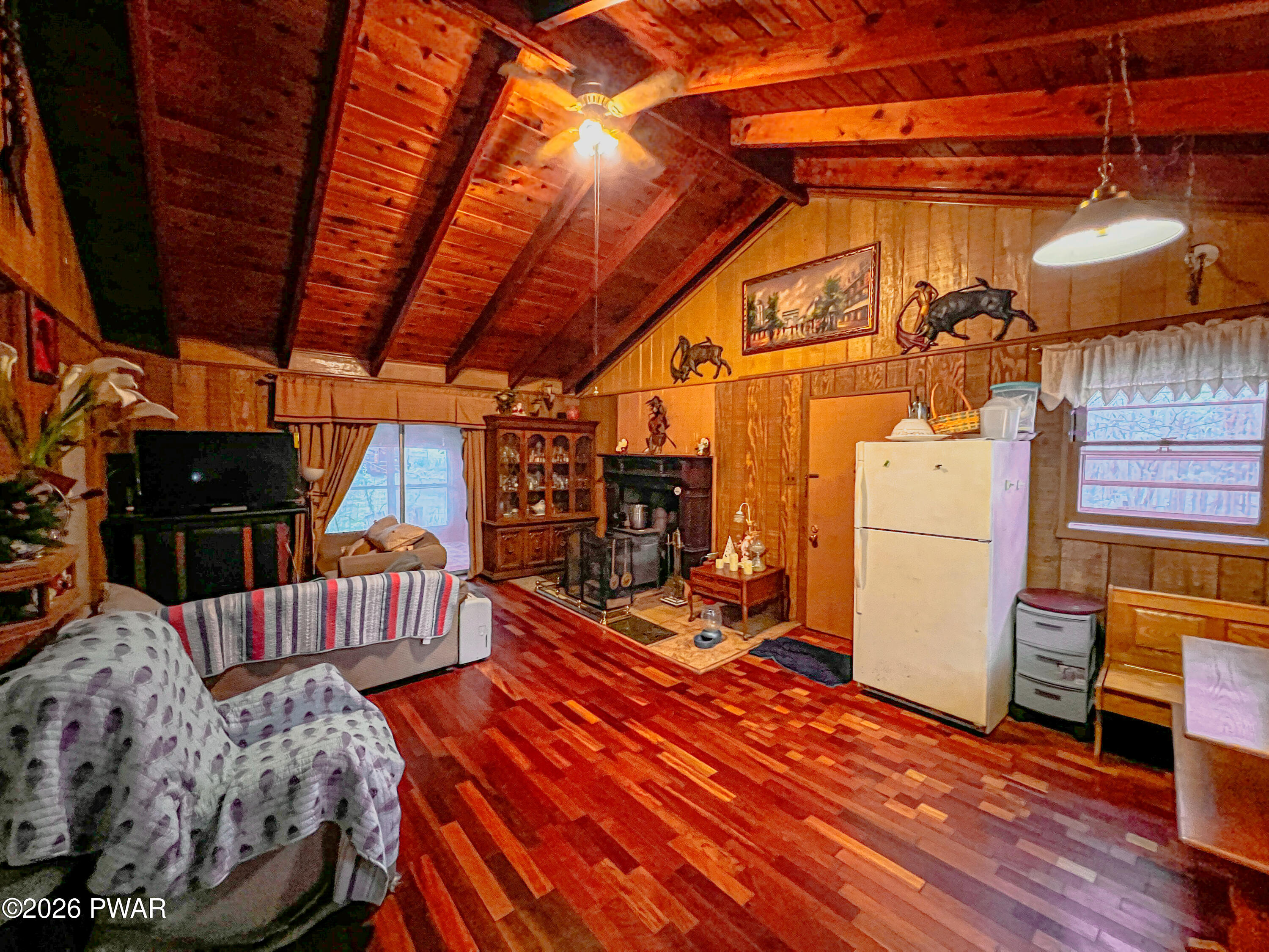 2121 Oaktree Lane