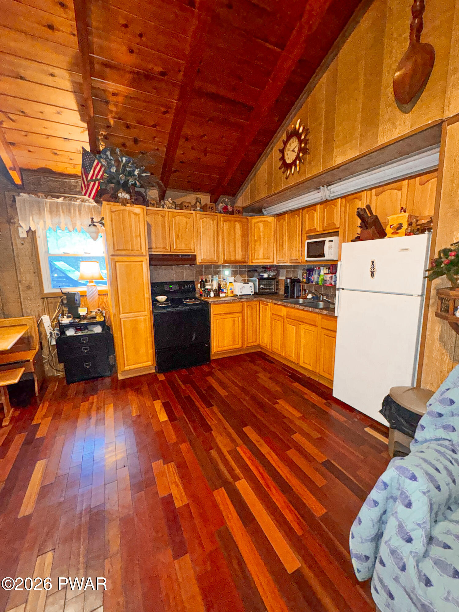 2121 Oaktree Lane