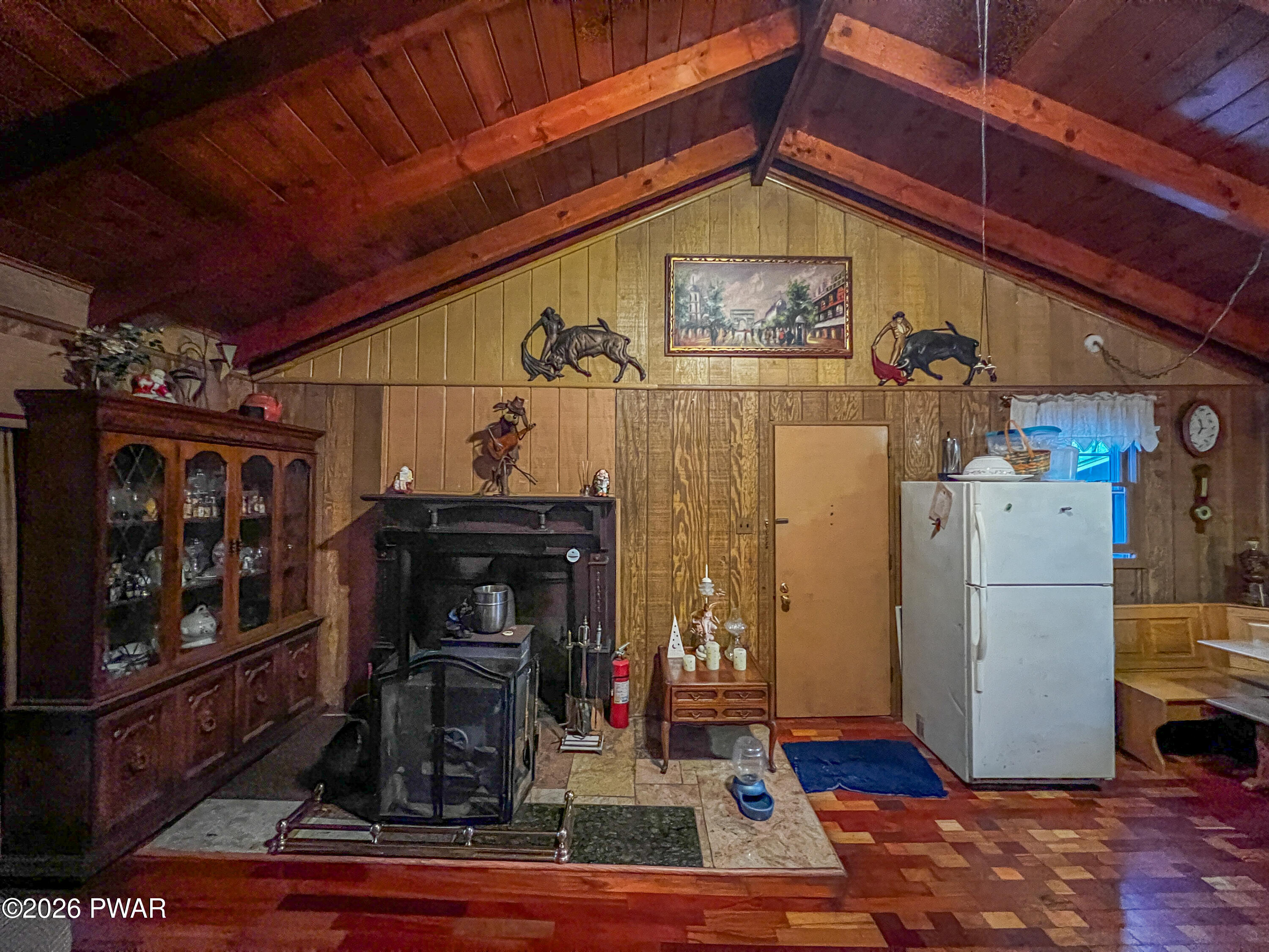 2121 Oaktree Lane