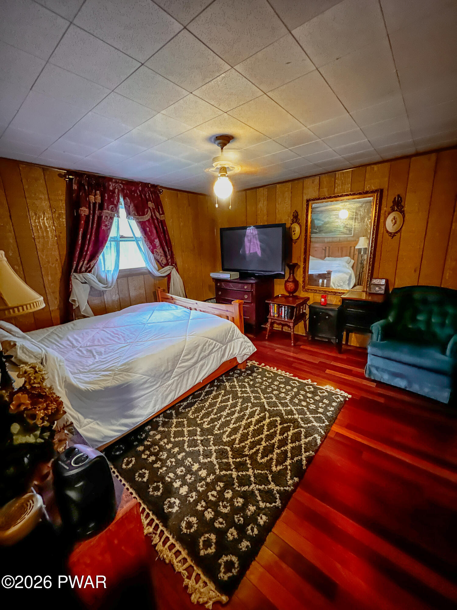 2121 Oaktree Lane