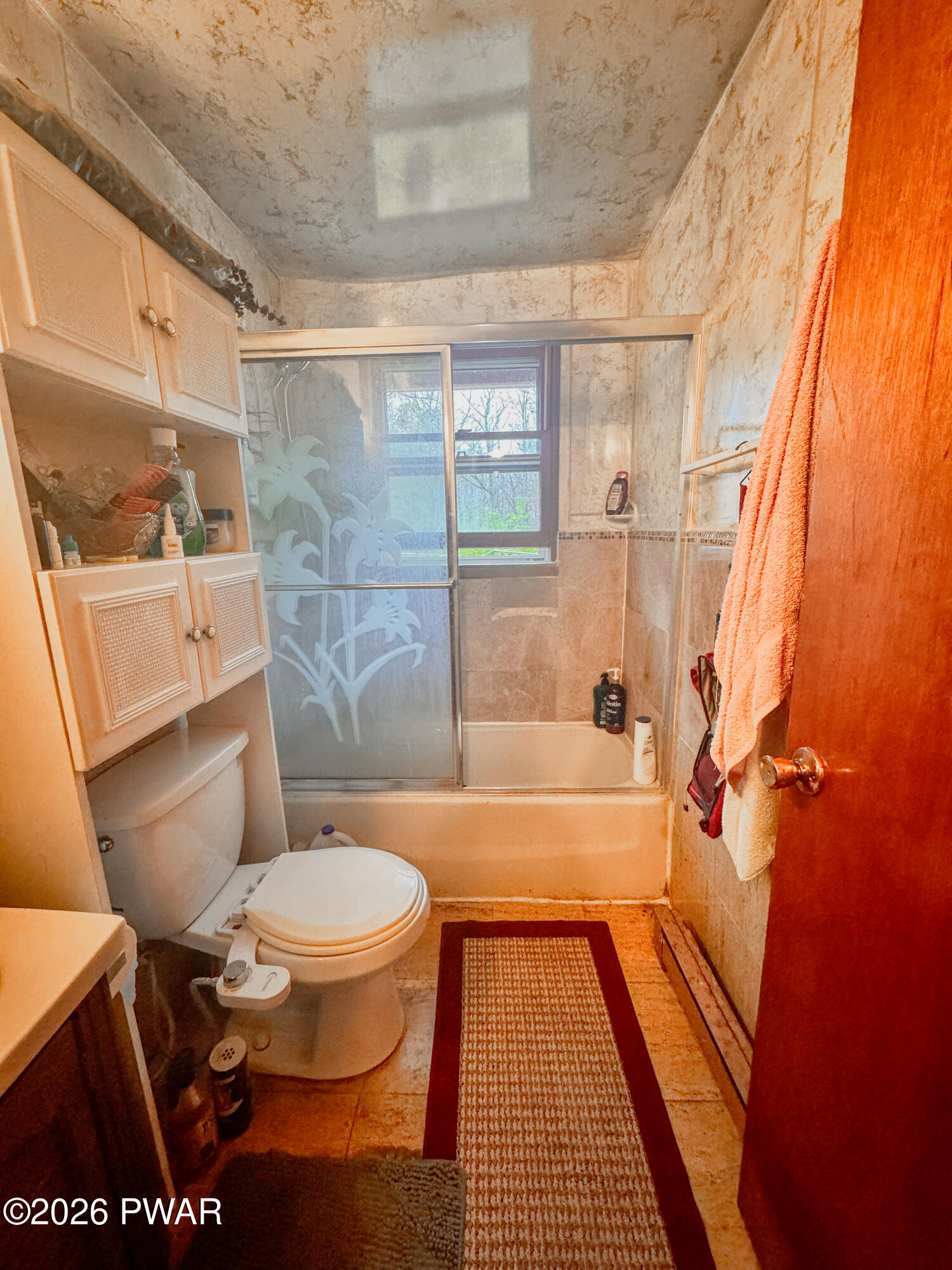 2121 Oaktree Lane