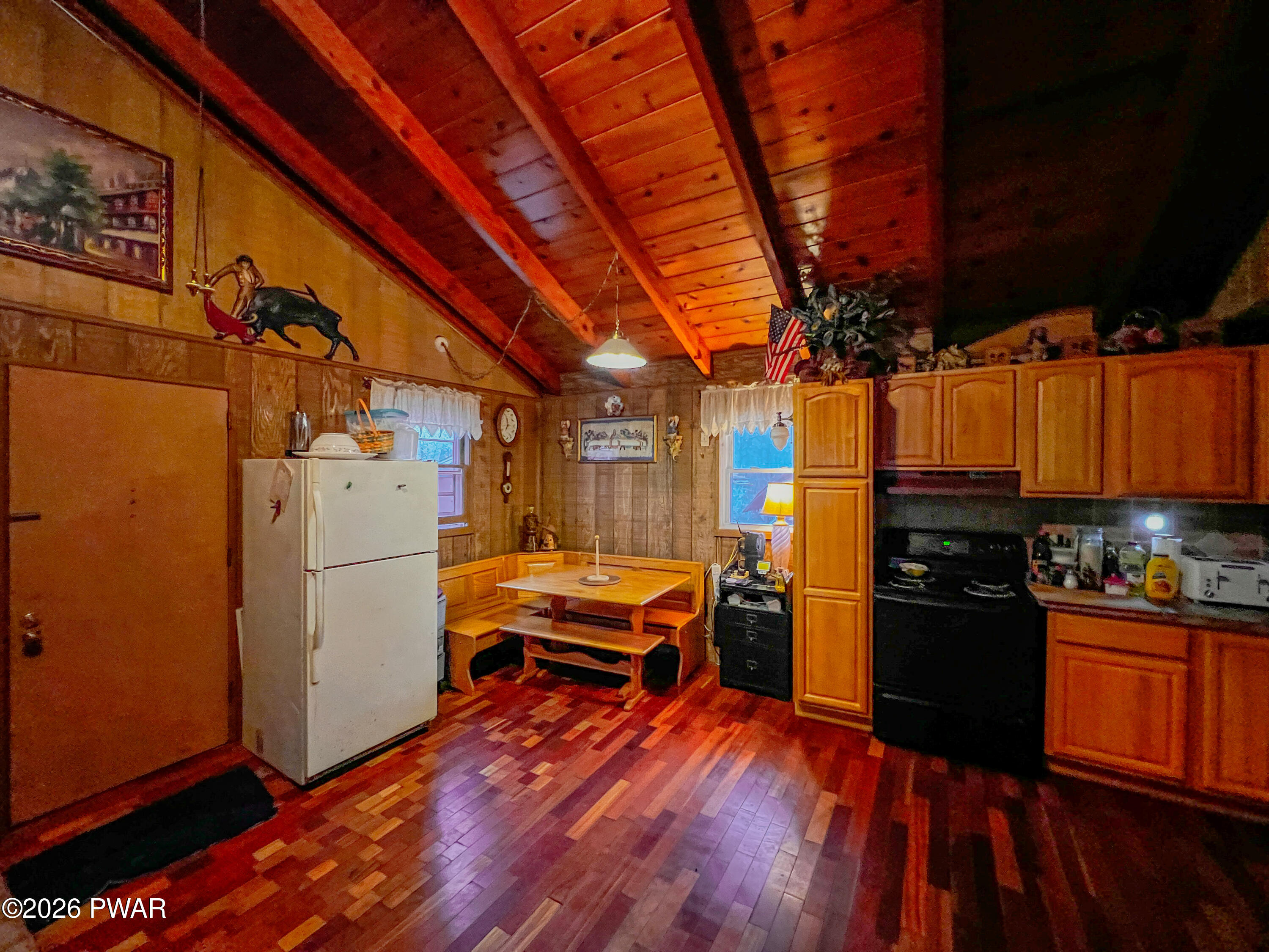 2121 Oaktree Lane