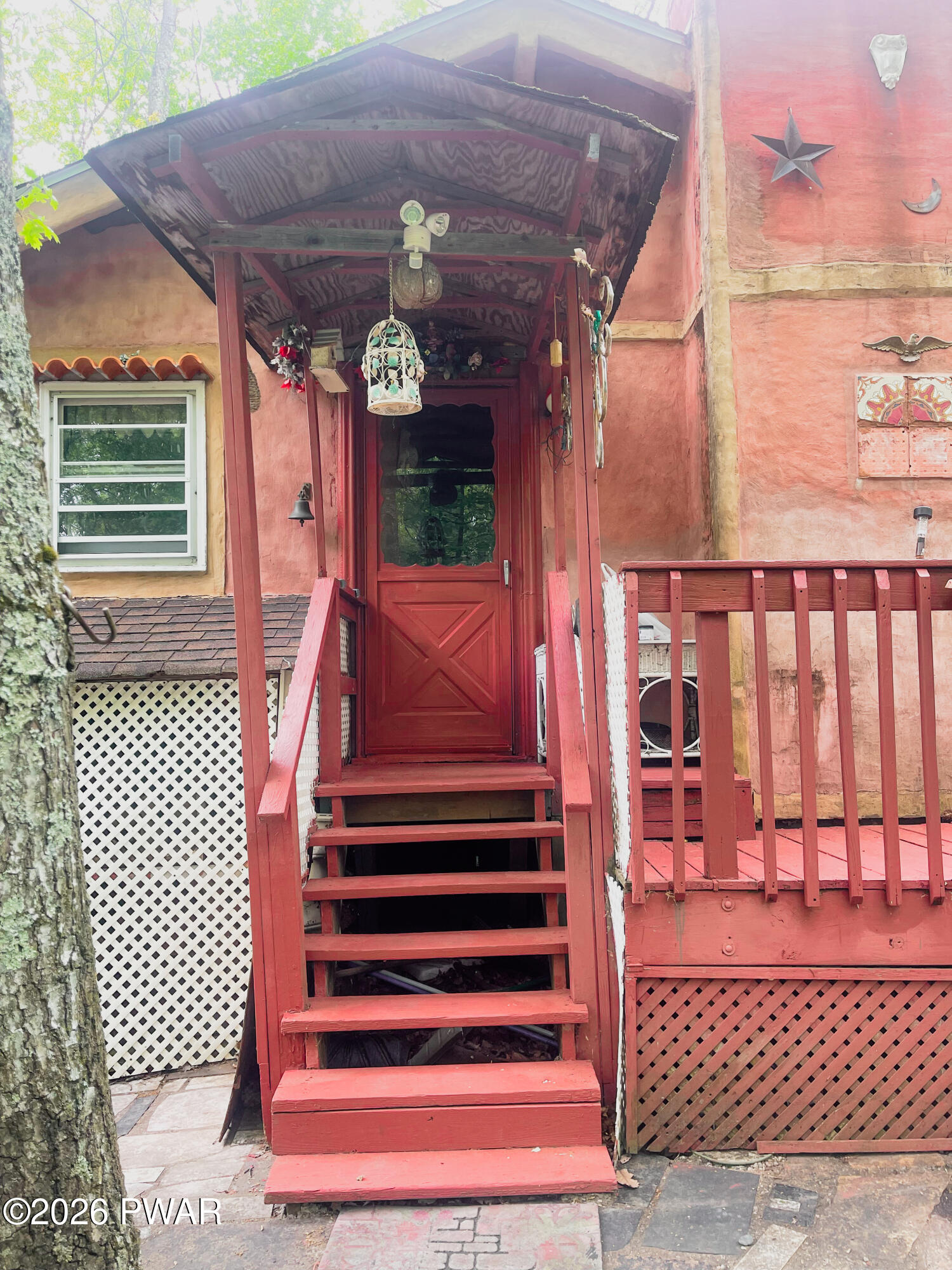 2121 Oaktree Lane