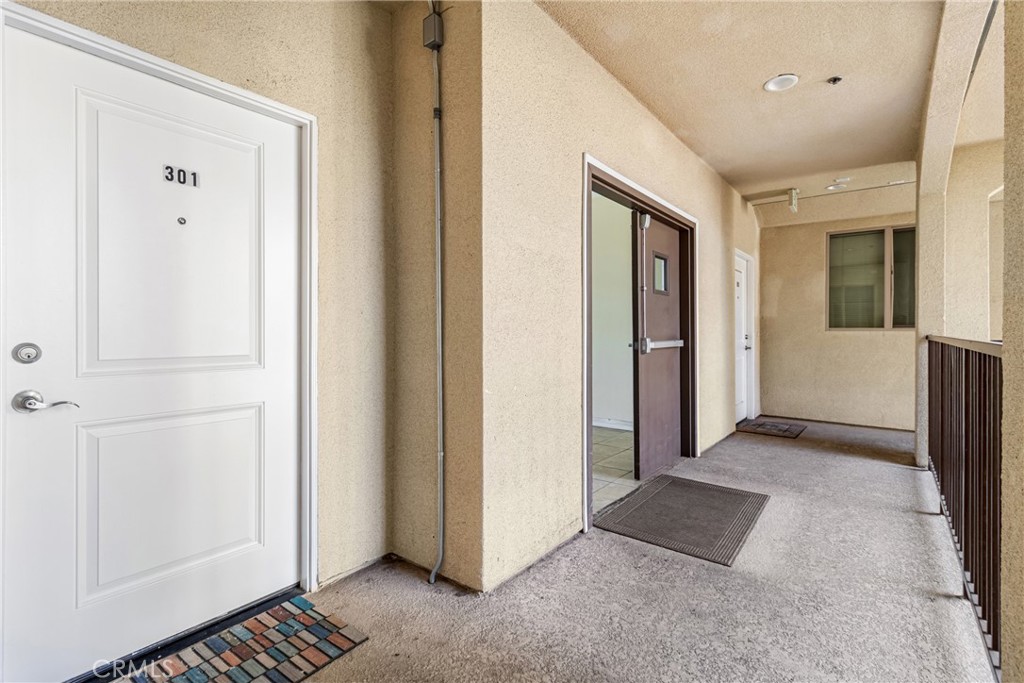 15435 Vanowen Street 301