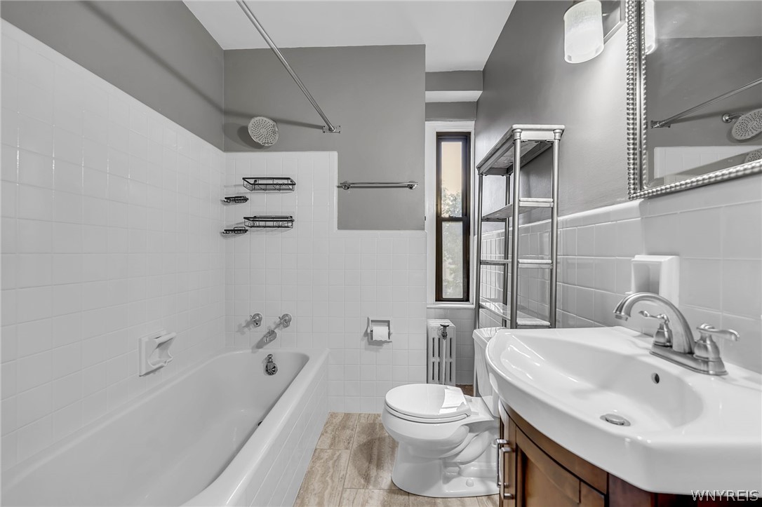 800 West Ferry Street 3B