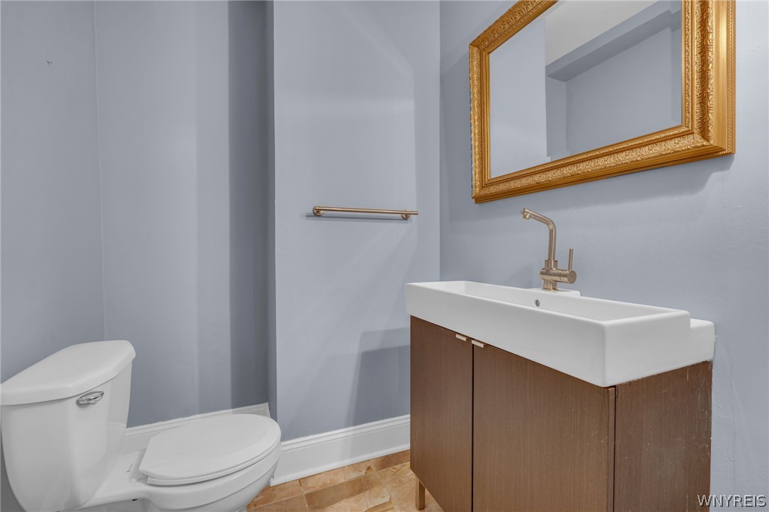 800 West Ferry Street 3B