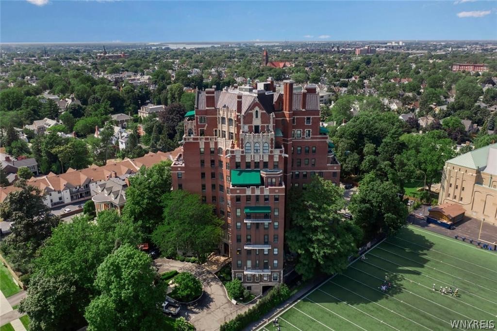 800 West Ferry Street 3B
