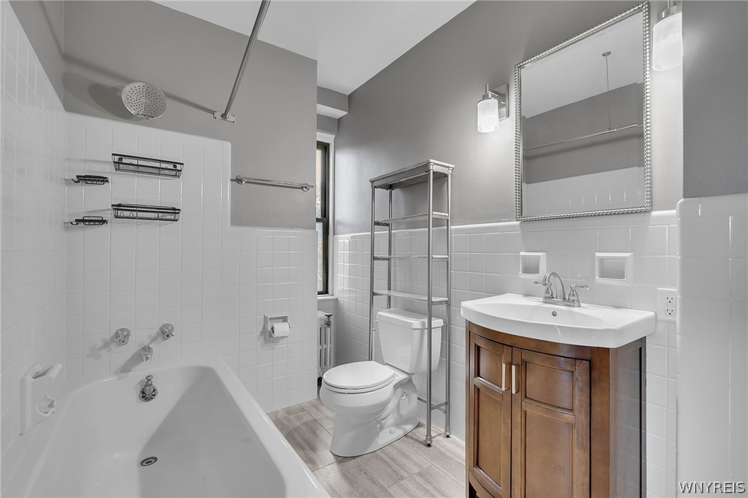 800 West Ferry Street 3B