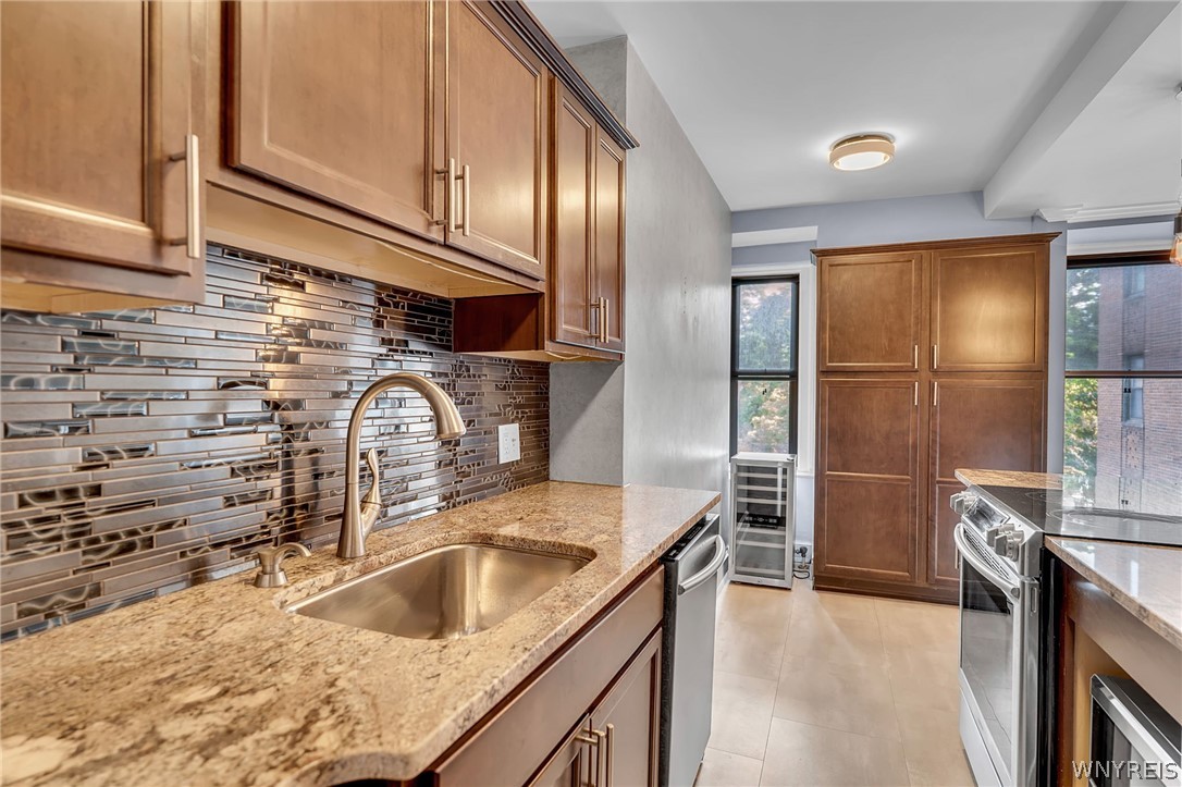 800 West Ferry Street 3B