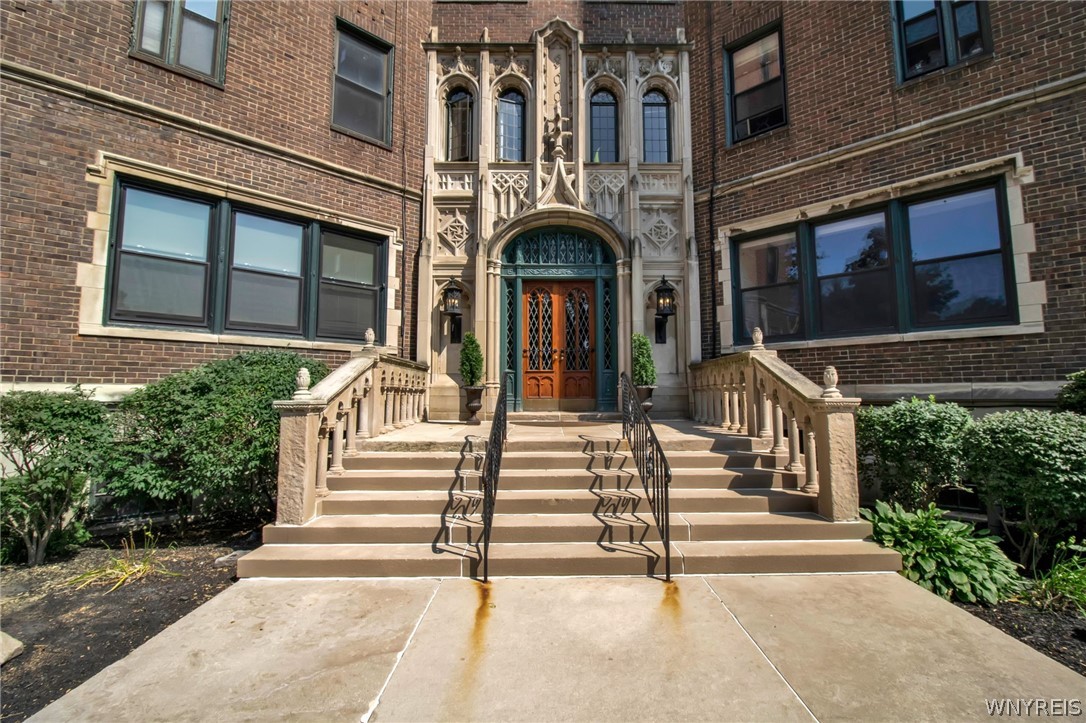 800 West Ferry Street 3B