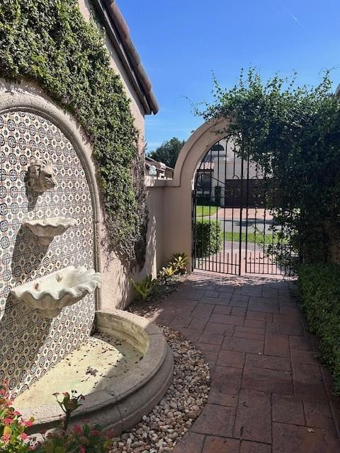 548 N Deer Creek Via Genova