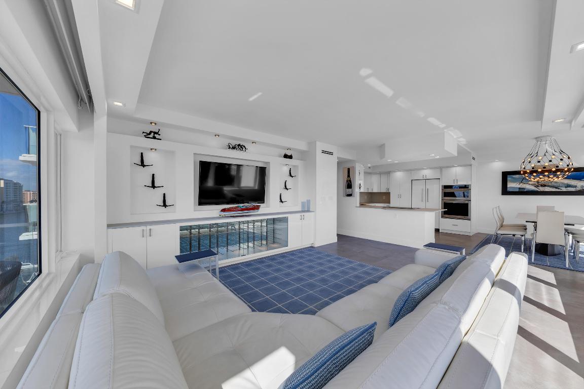 701 E Camino Real 9f