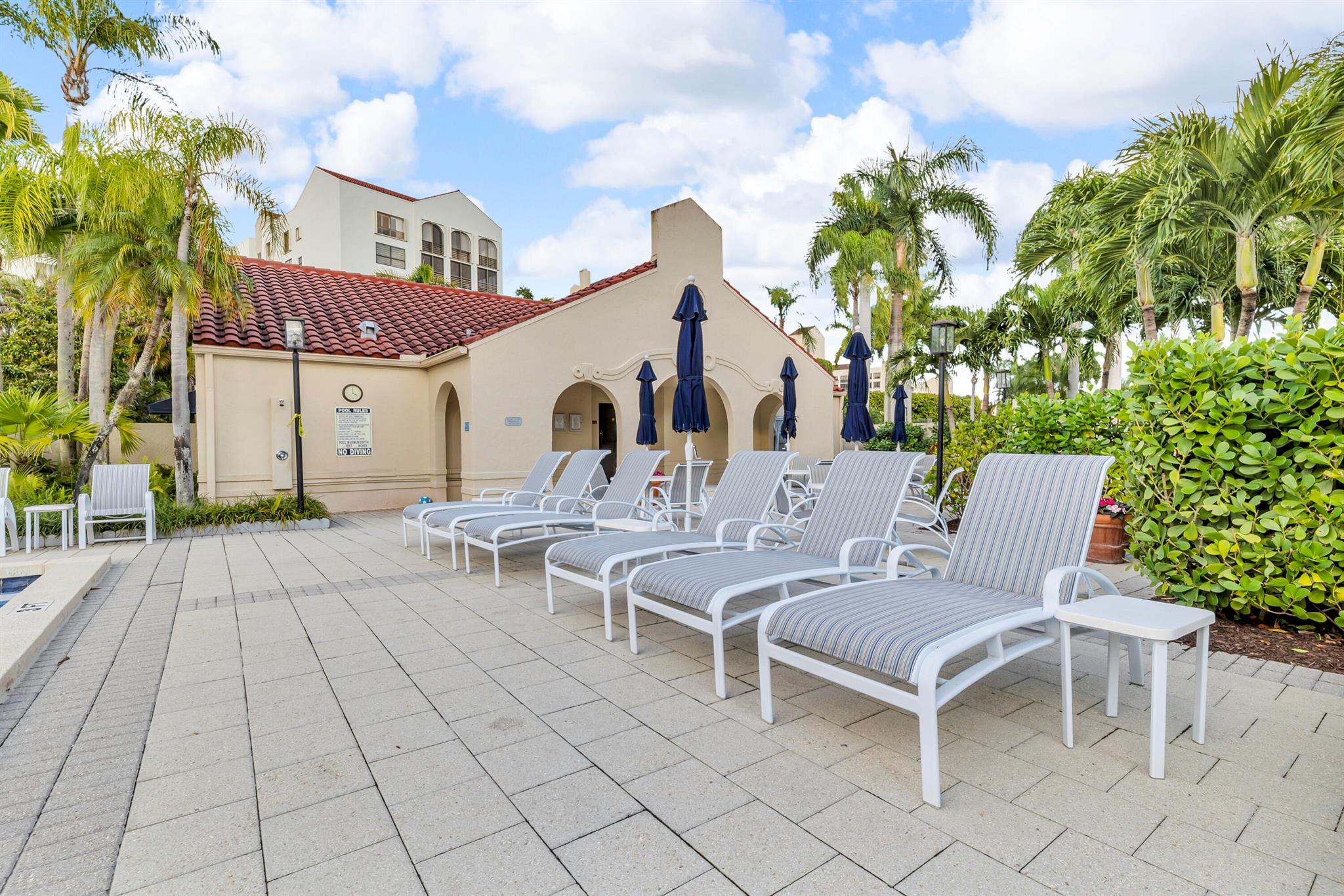 7572 Regency Lake Drive 402