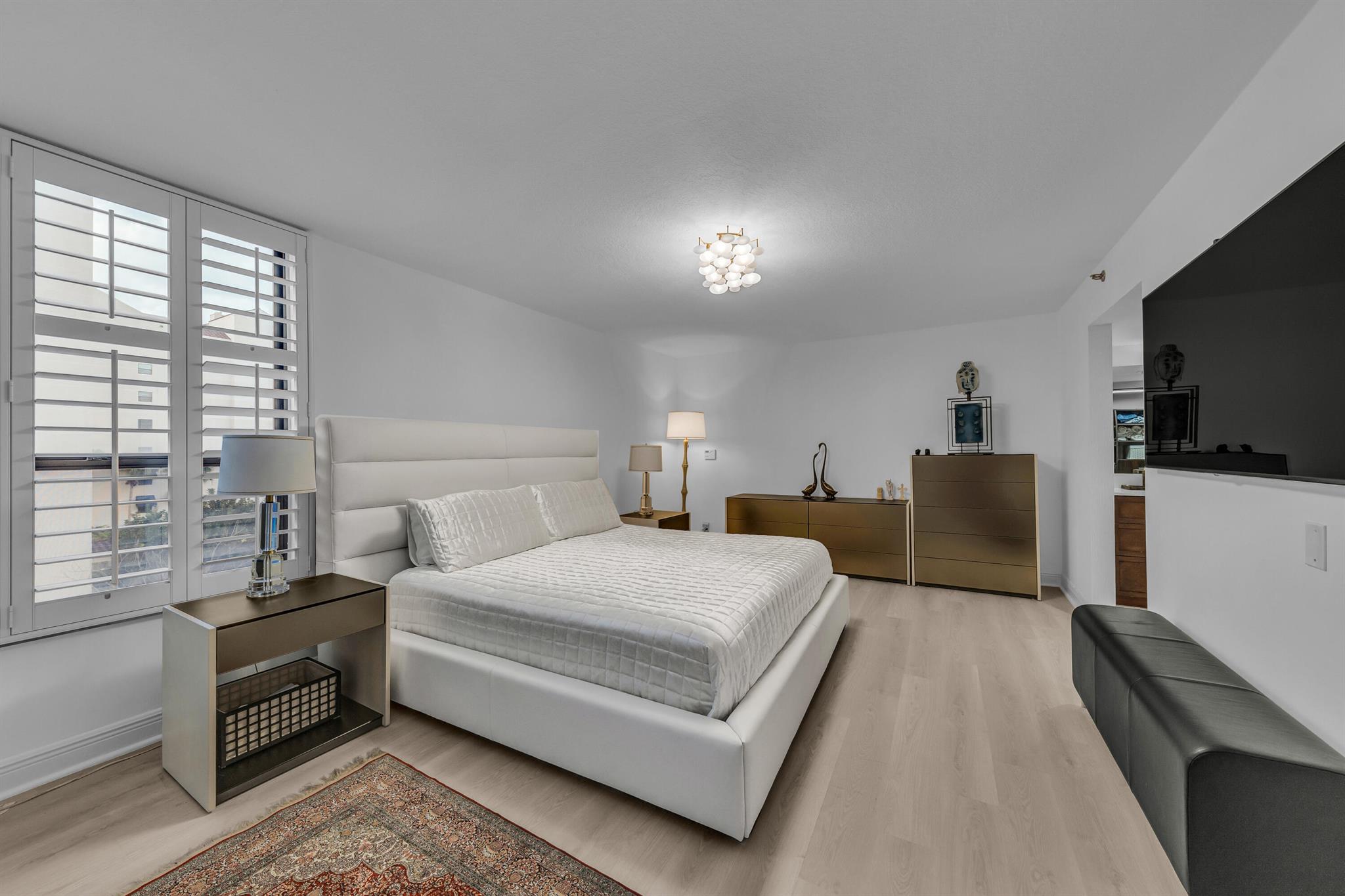7572 Regency Lake Drive 402