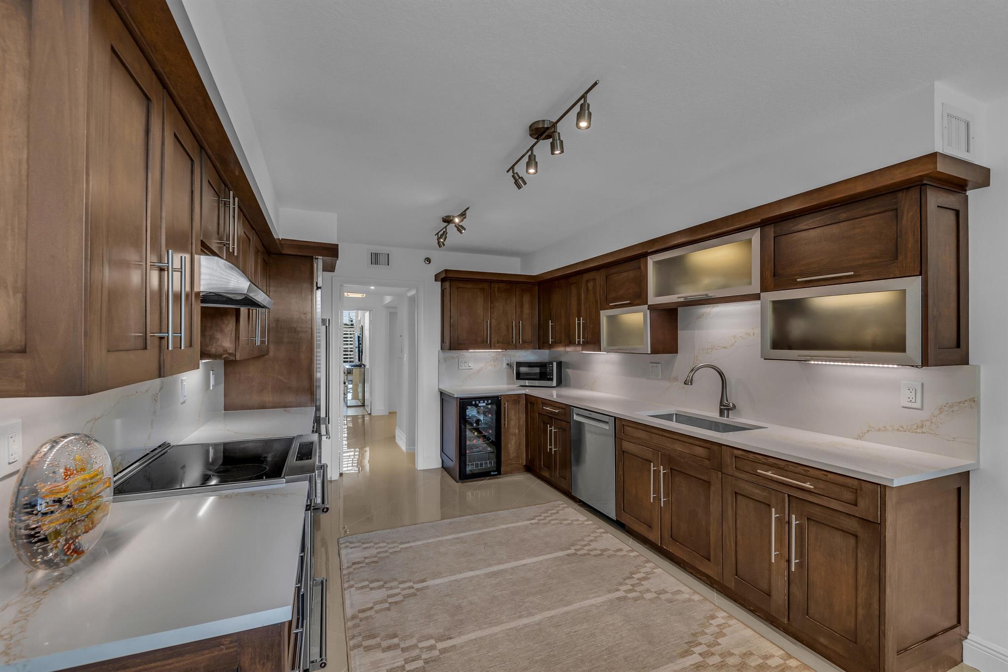 7572 Regency Lake Drive 402