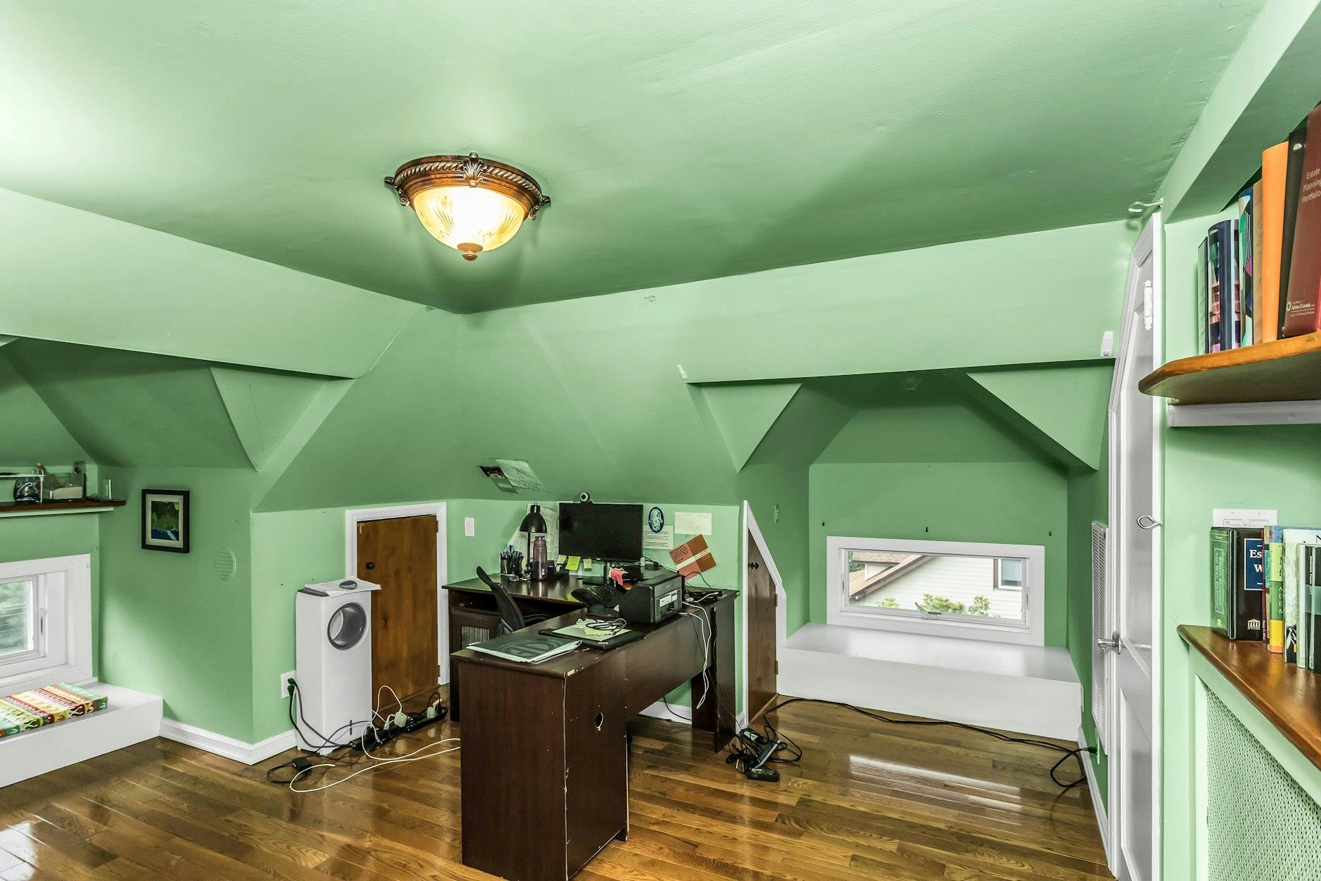 7 Bogart Avenue