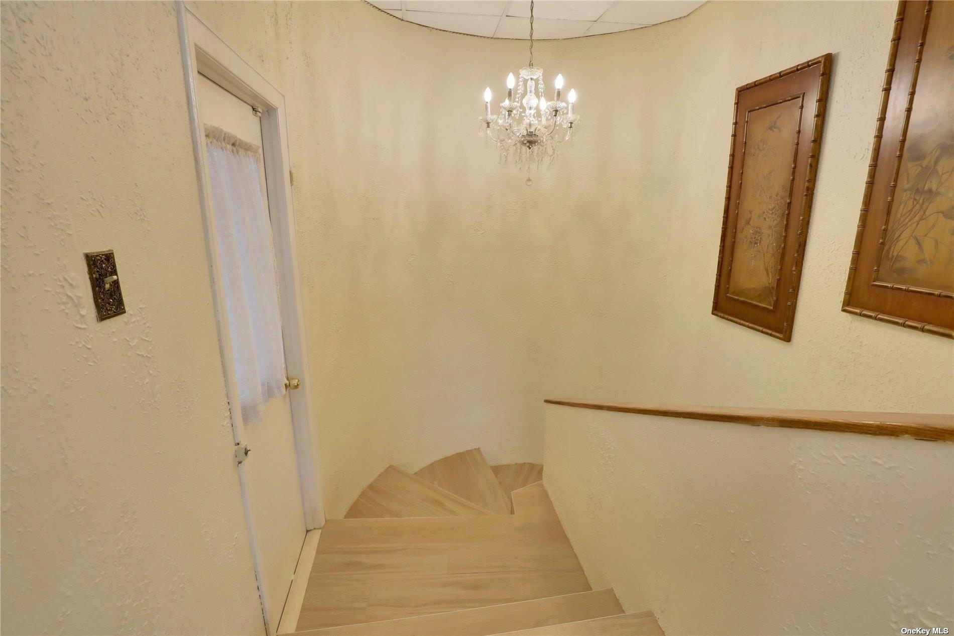 260 Oakridge Lane