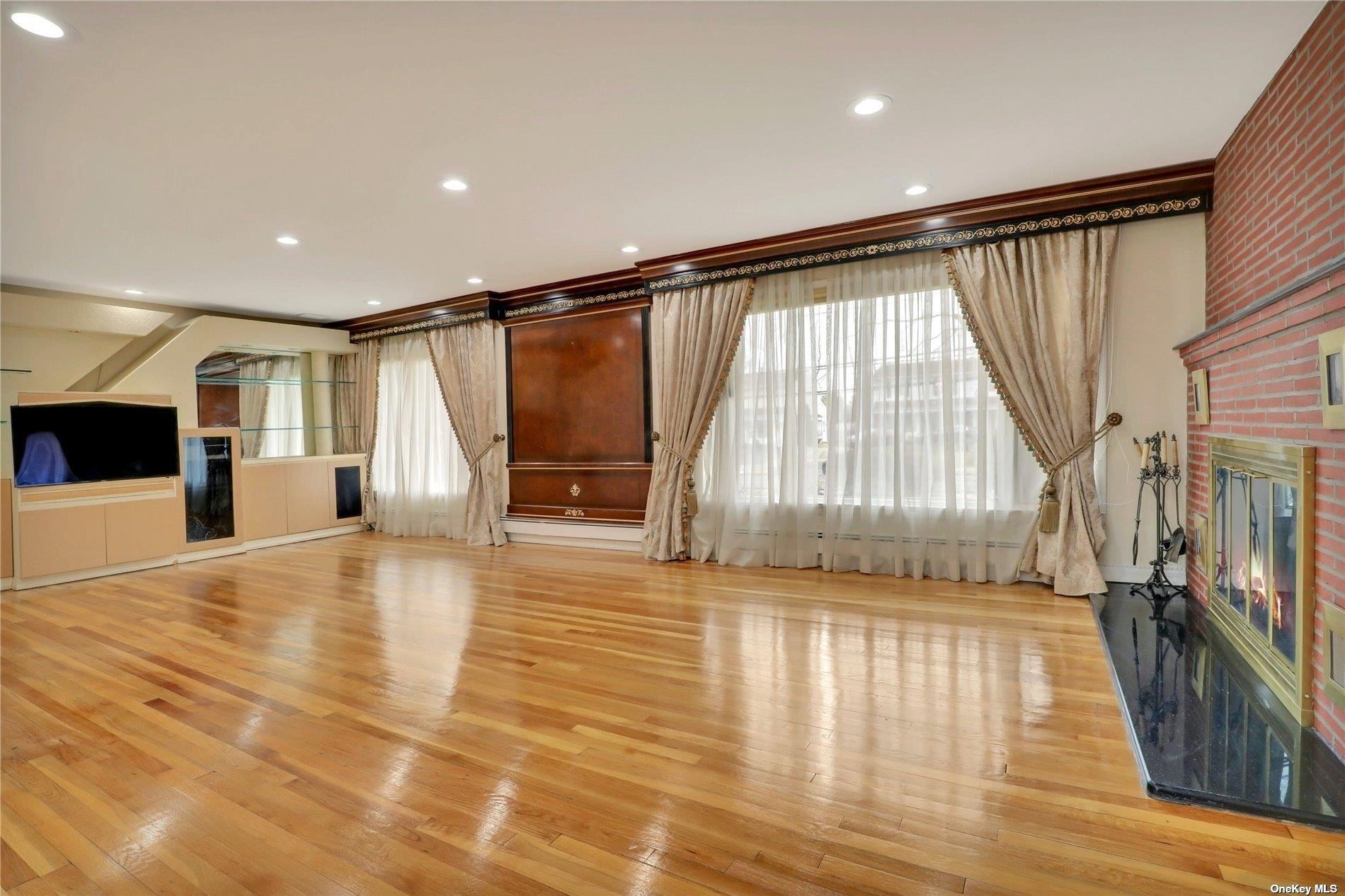 260 Oakridge Lane