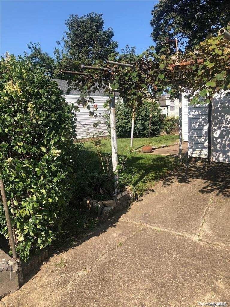 220 Pershing Parkway