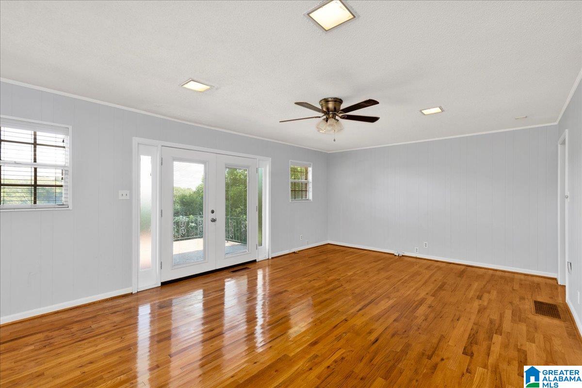 1055 BARCLAY DRIVE