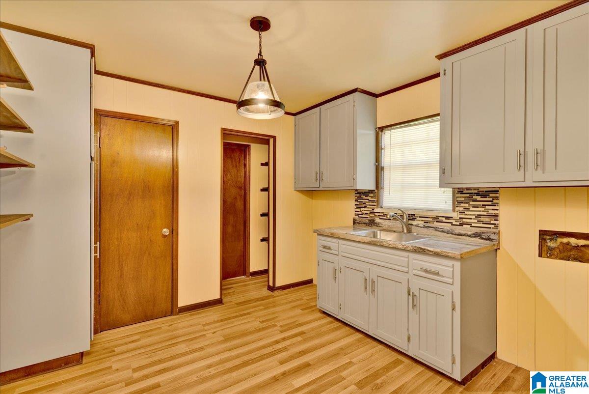 1055 BARCLAY DRIVE