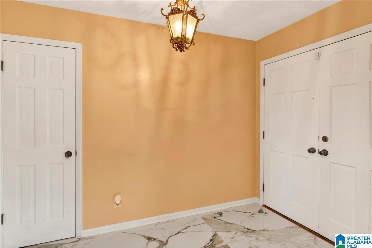 1055 BARCLAY DRIVE