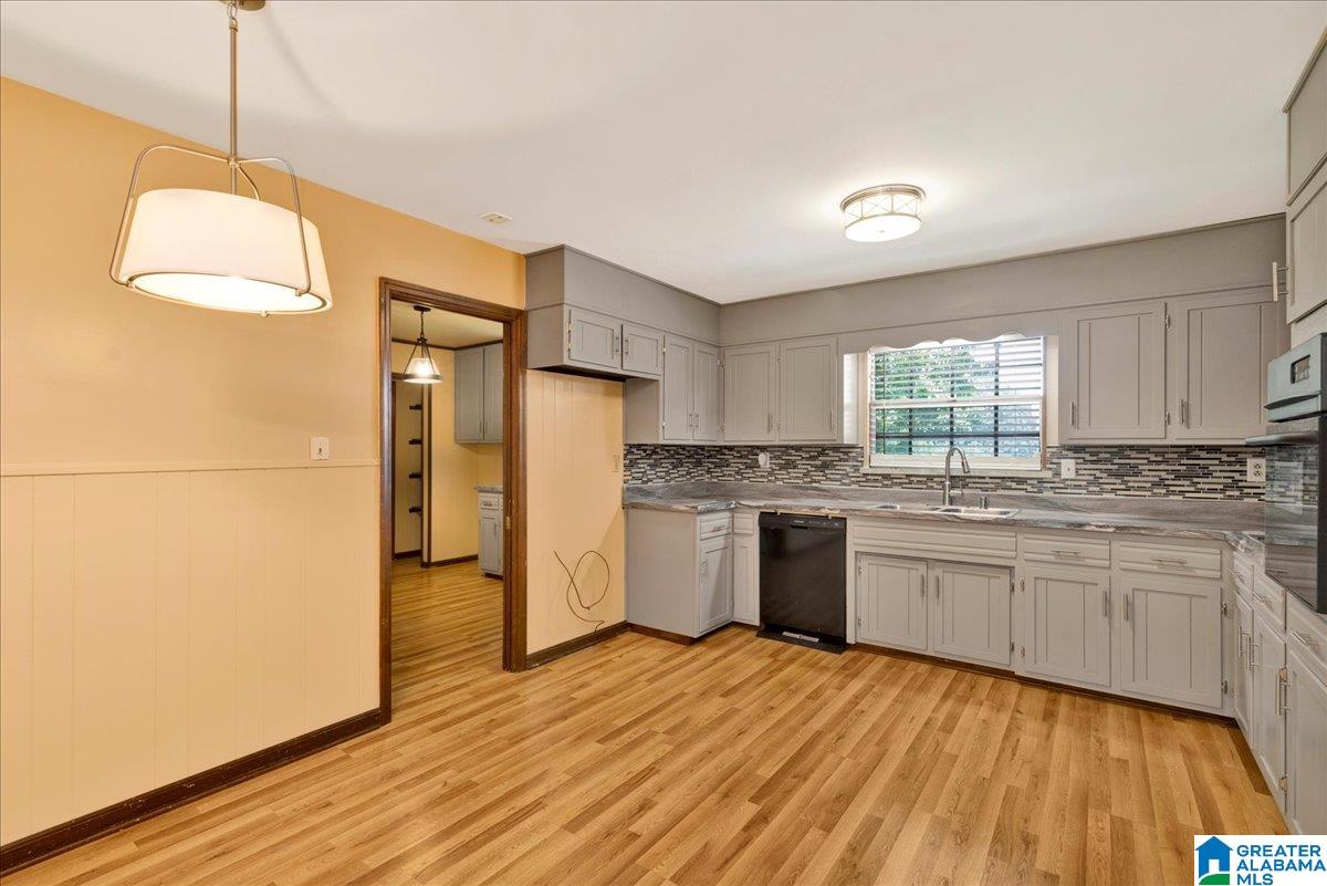 1055 BARCLAY DRIVE