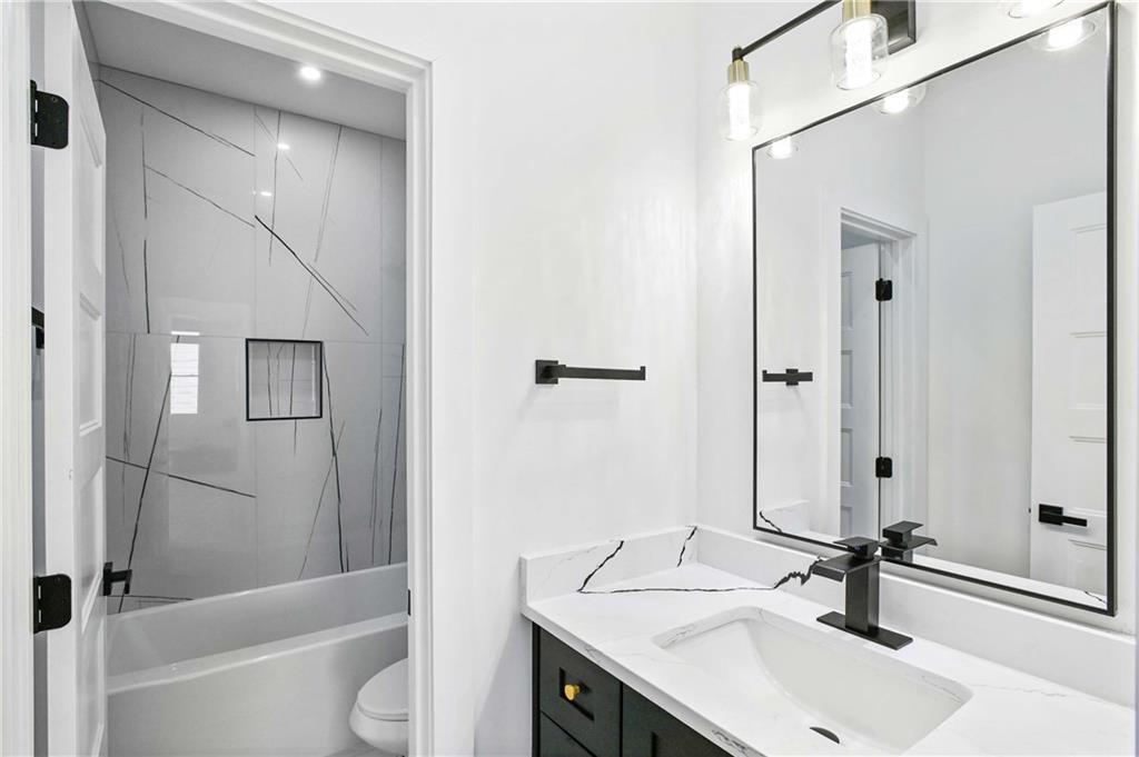 907 Oakhill Avenue SW