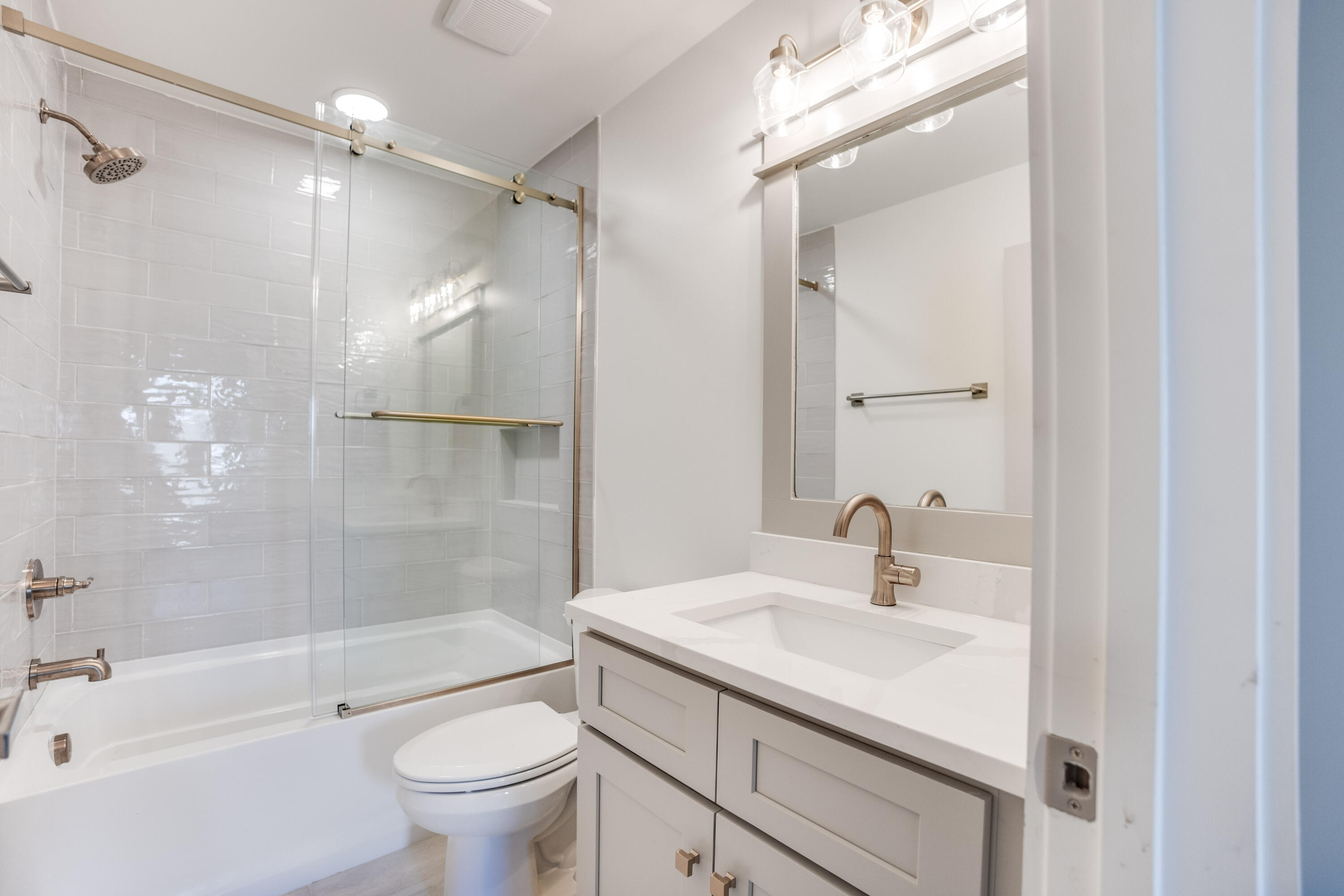 106 N Moss Ave Avenue