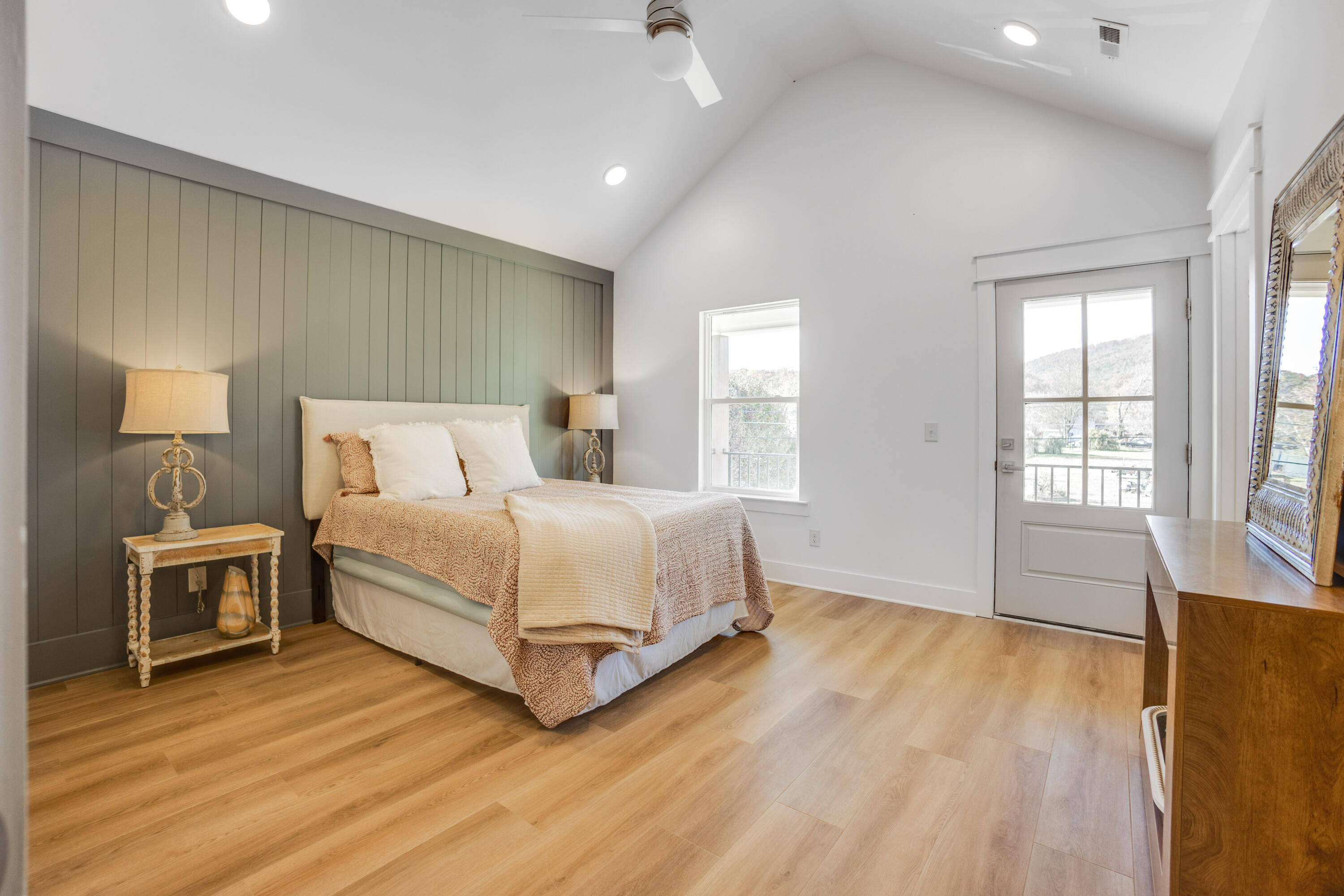 106 N Moss Ave Avenue