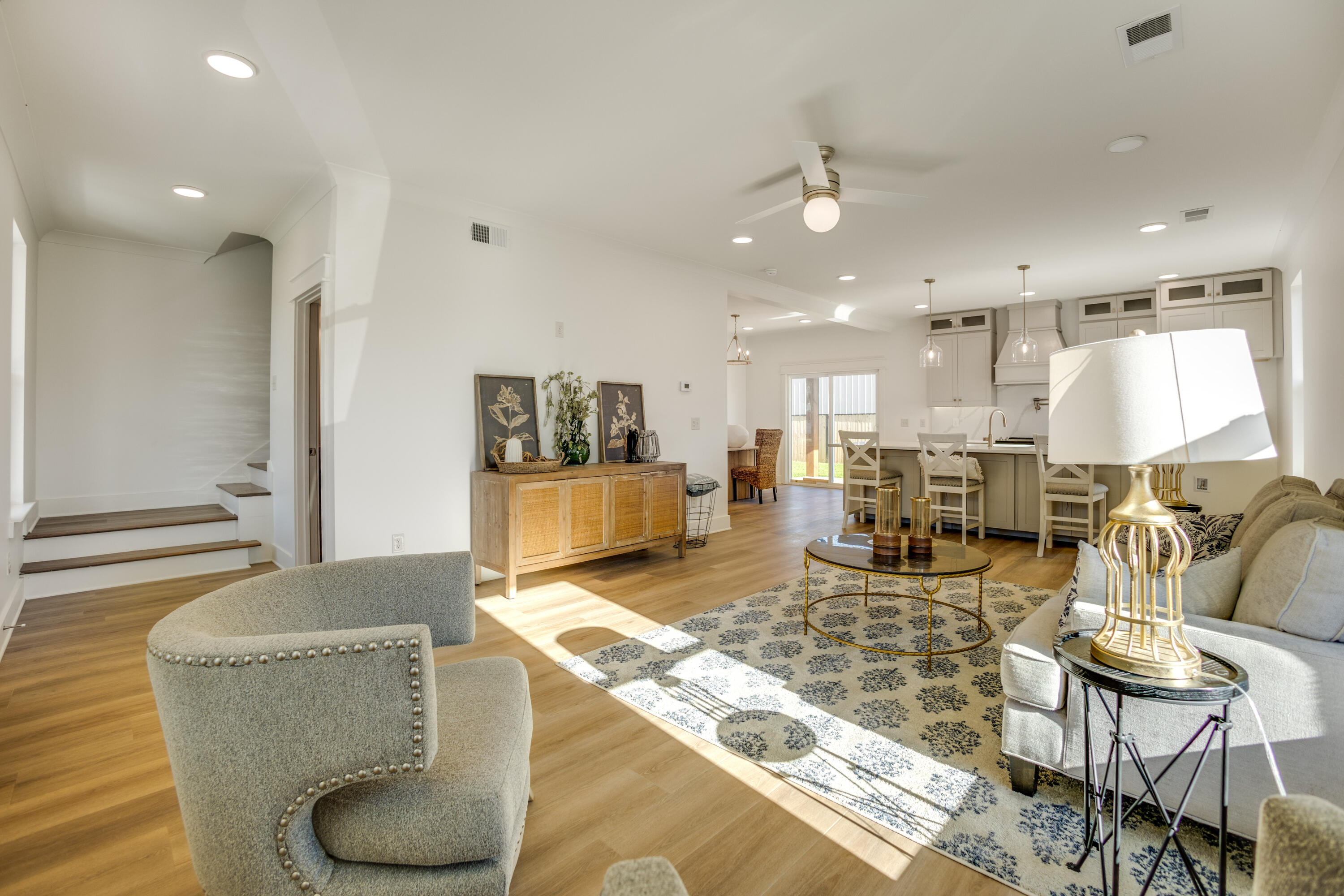 106 N Moss Ave Avenue