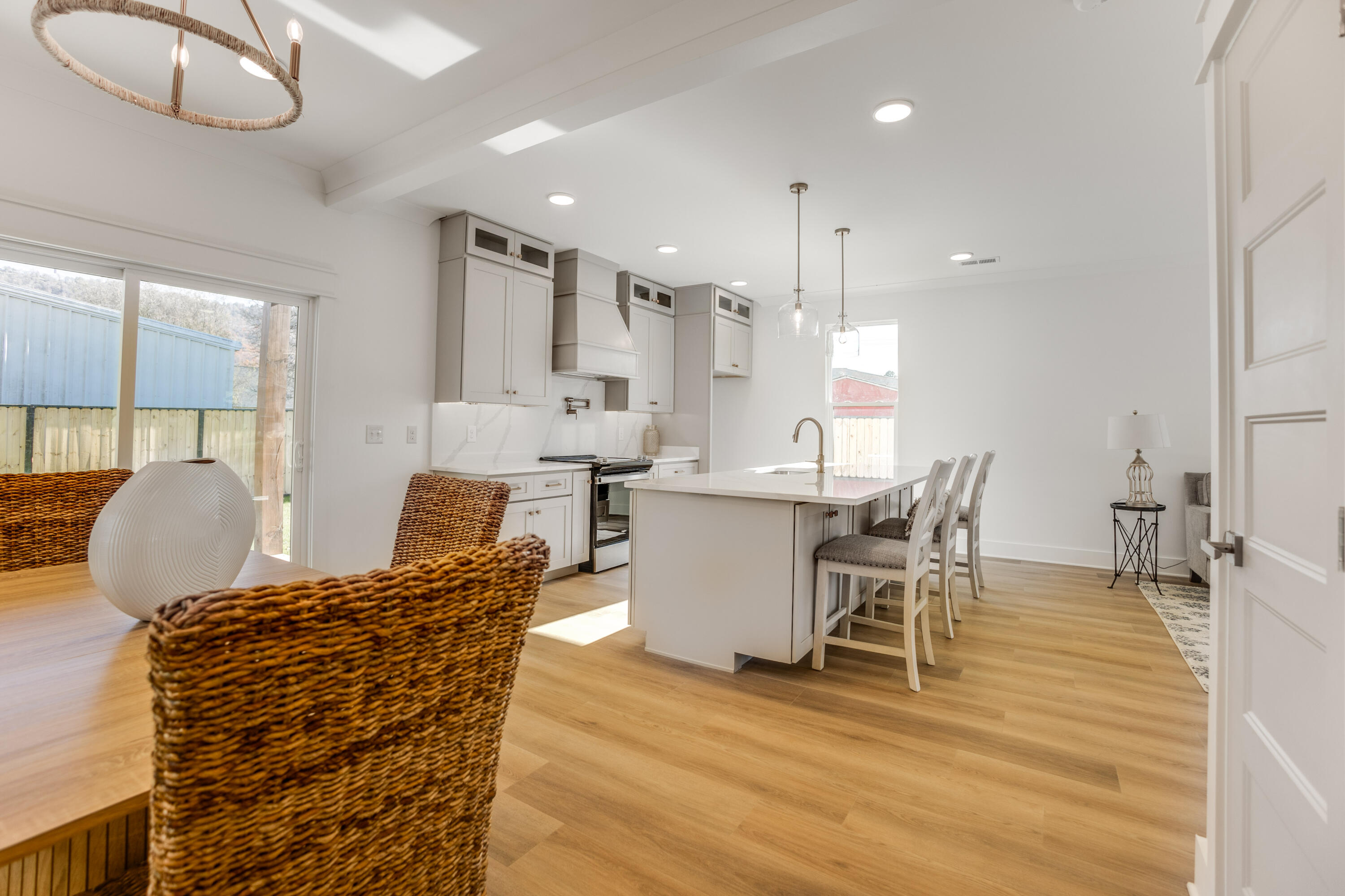 106 N Moss Ave Avenue