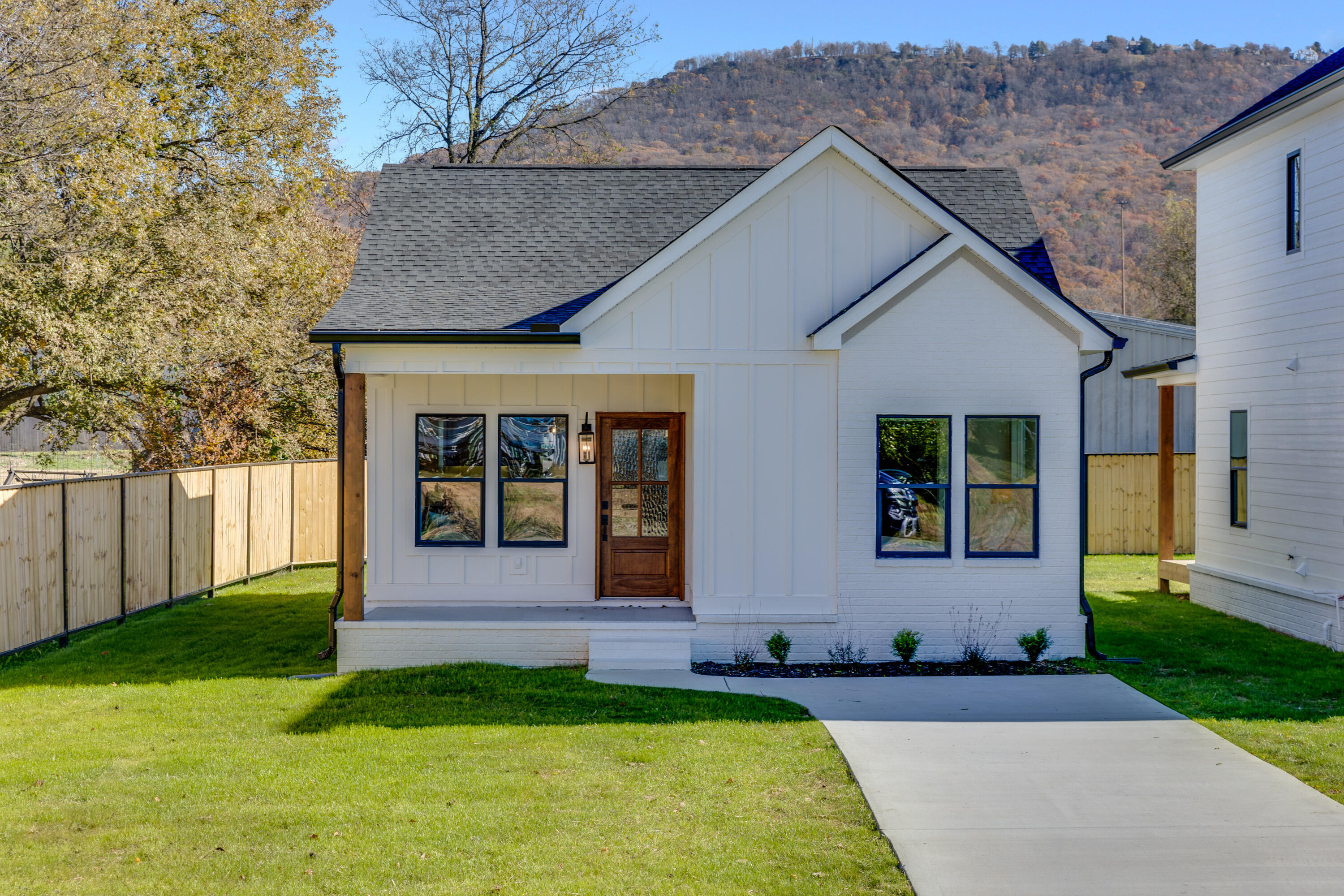 106 N Moss Ave Avenue