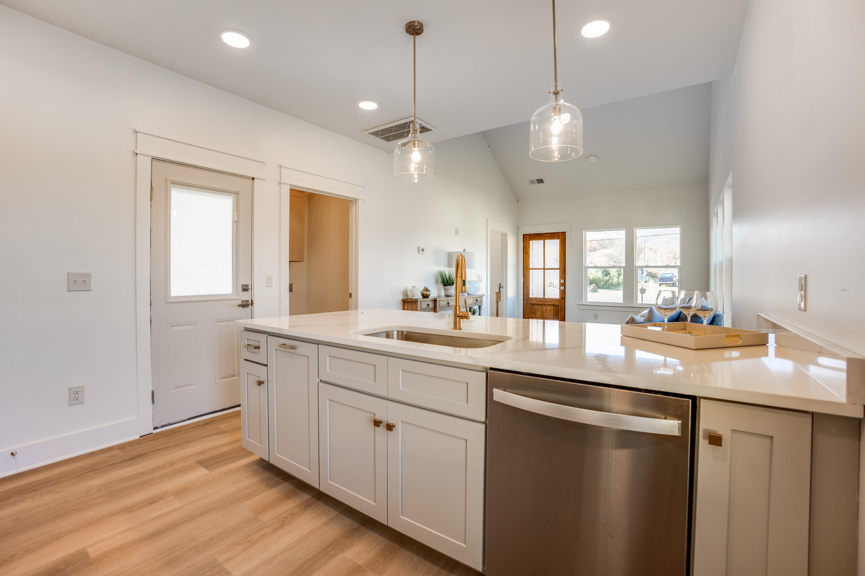 106 N Moss Ave Avenue