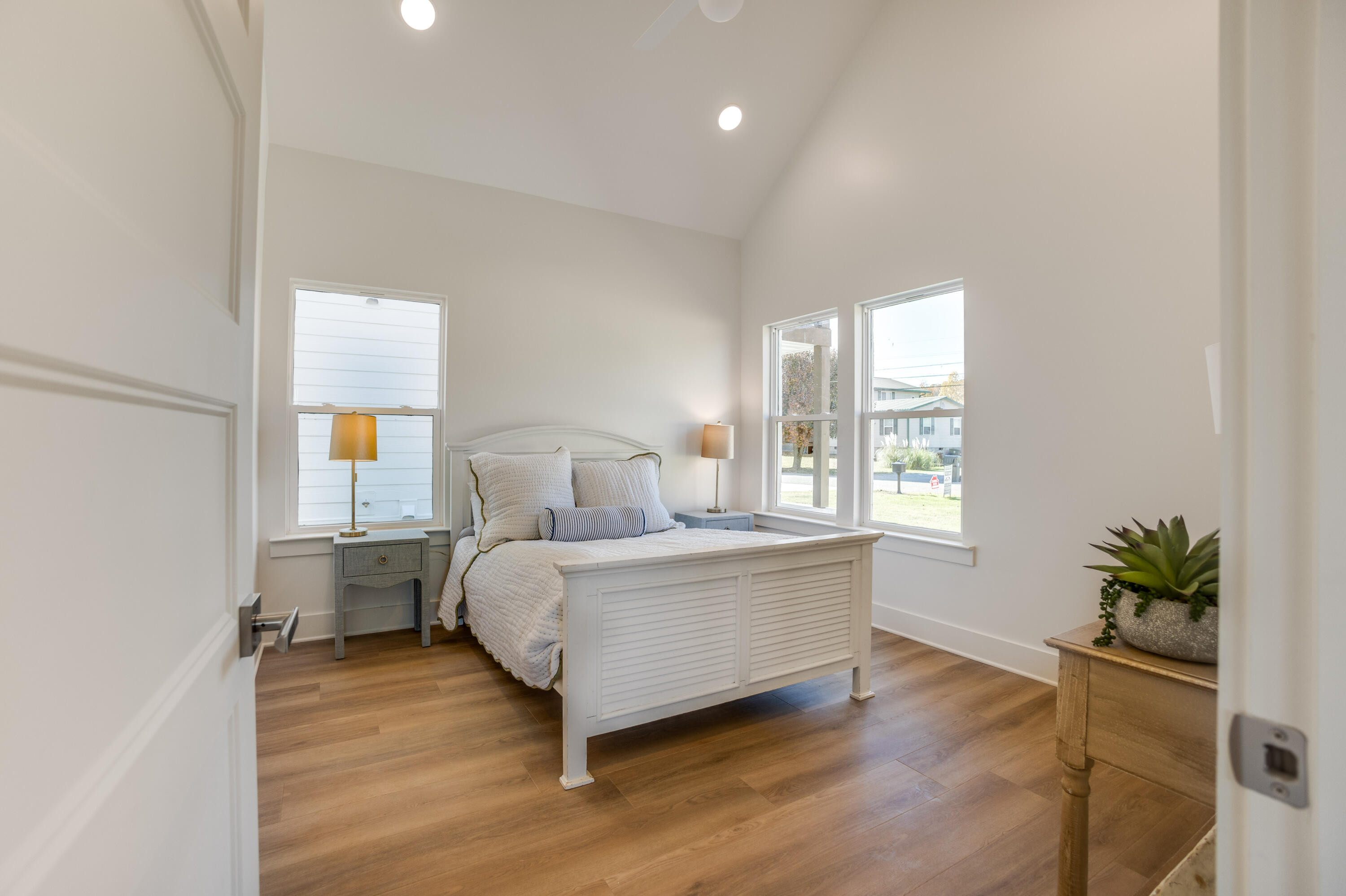 106 N Moss Ave Avenue